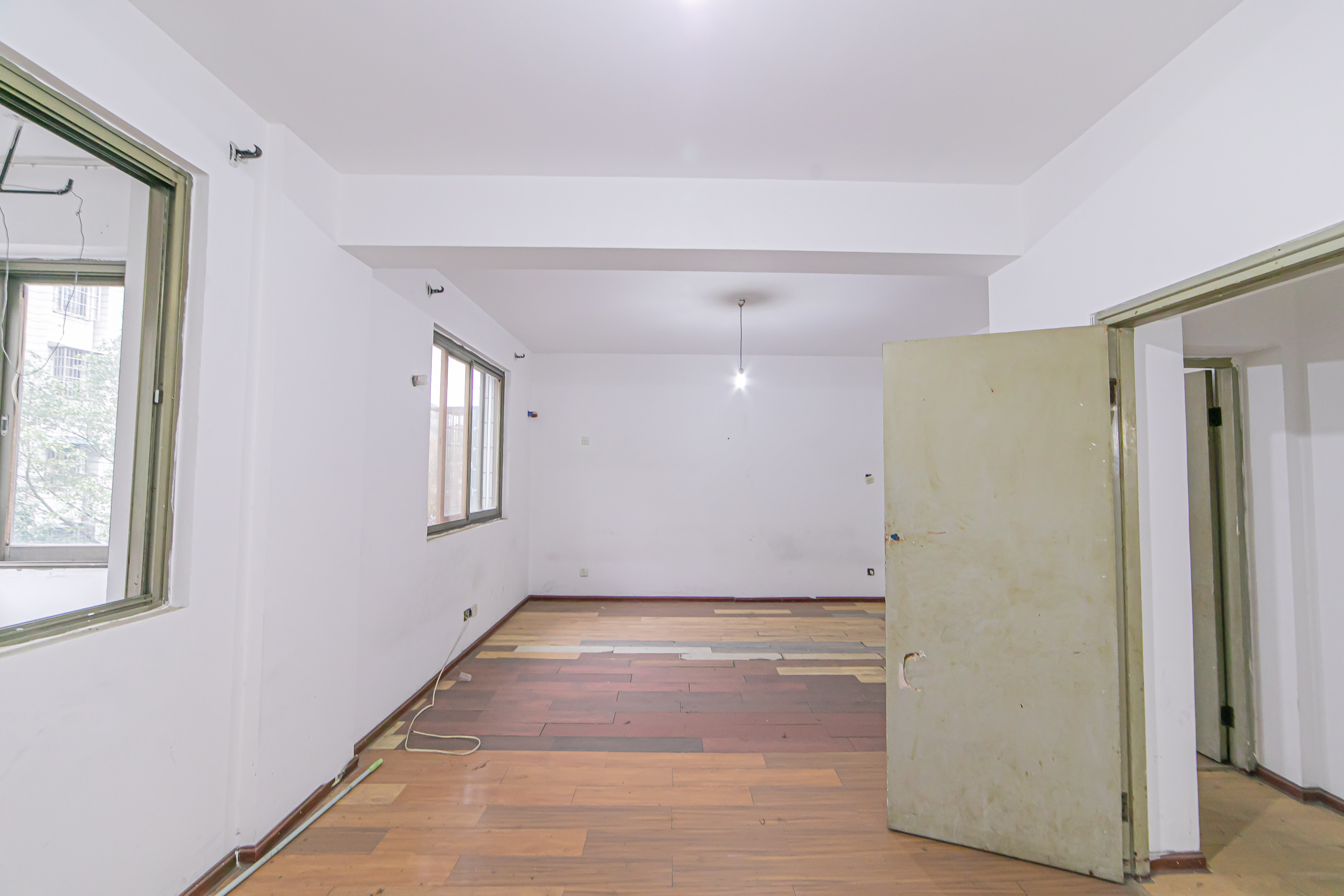 星邮小区 3室2厅1卫 55.0万 星邮小区 3室2厅1卫 55.0万卧室