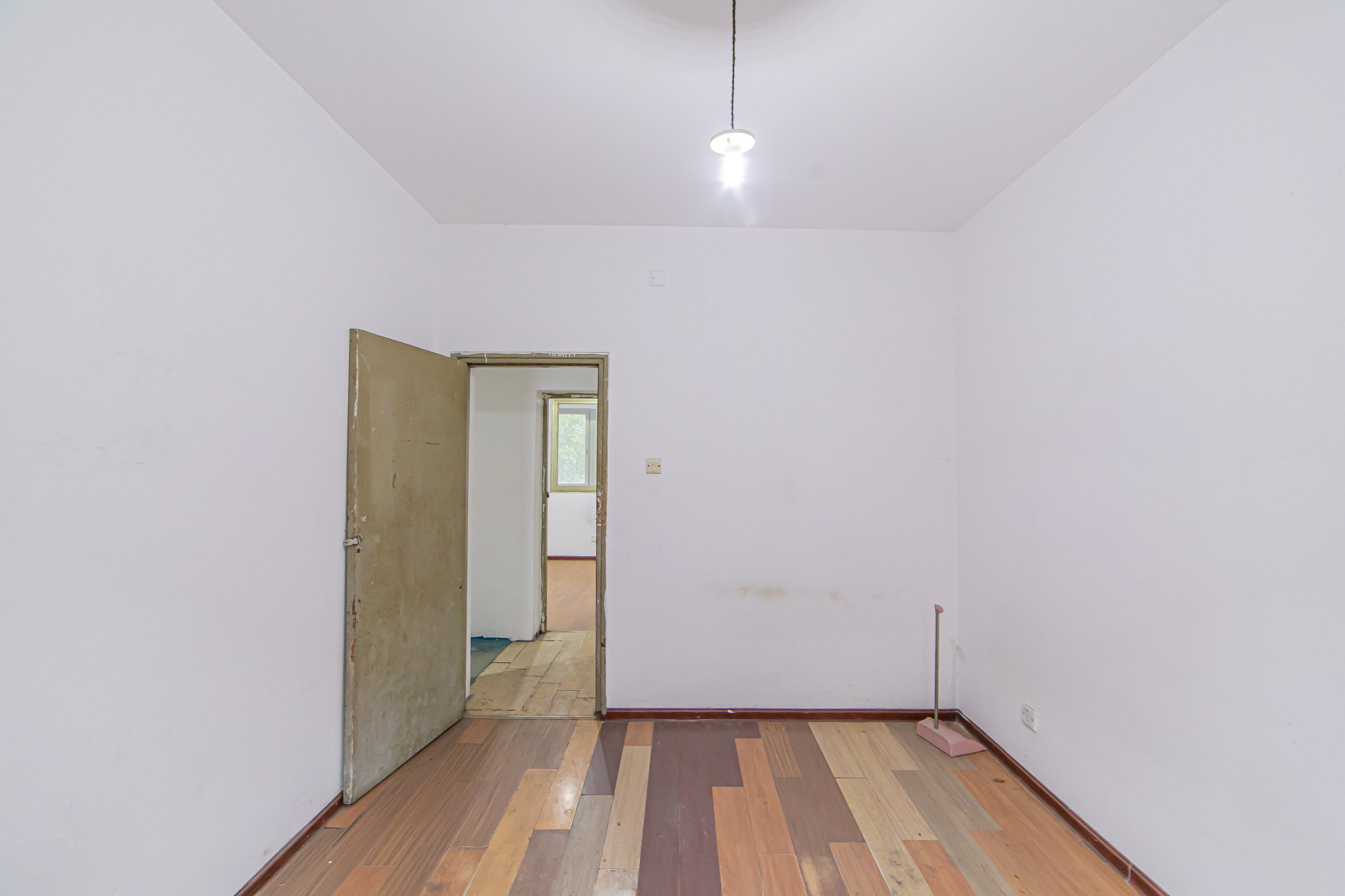 星邮小区 3室2厅1卫 55.0万 星邮小区 3室2厅1卫 55.0万卧室