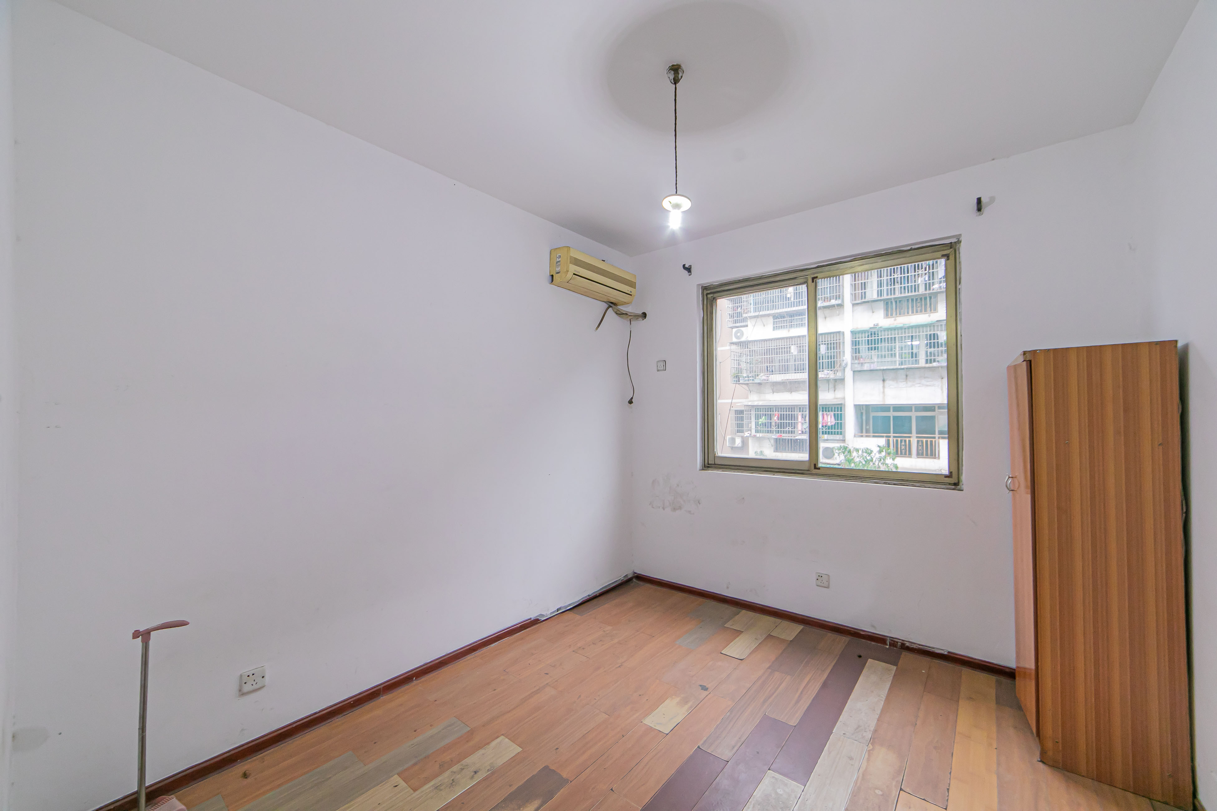 星邮小区 3室2厅1卫 55.0万 星邮小区 3室2厅1卫 55.0万卧室