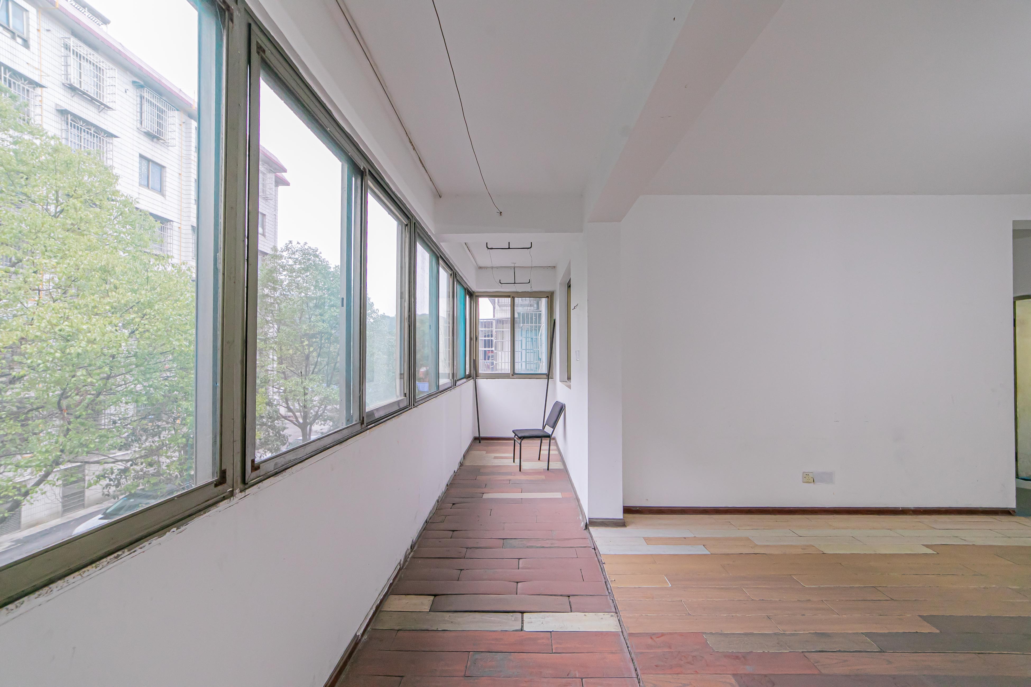 星邮小区 3室2厅1卫 55.0万 星邮小区 3室2厅1卫 55.0万阳台