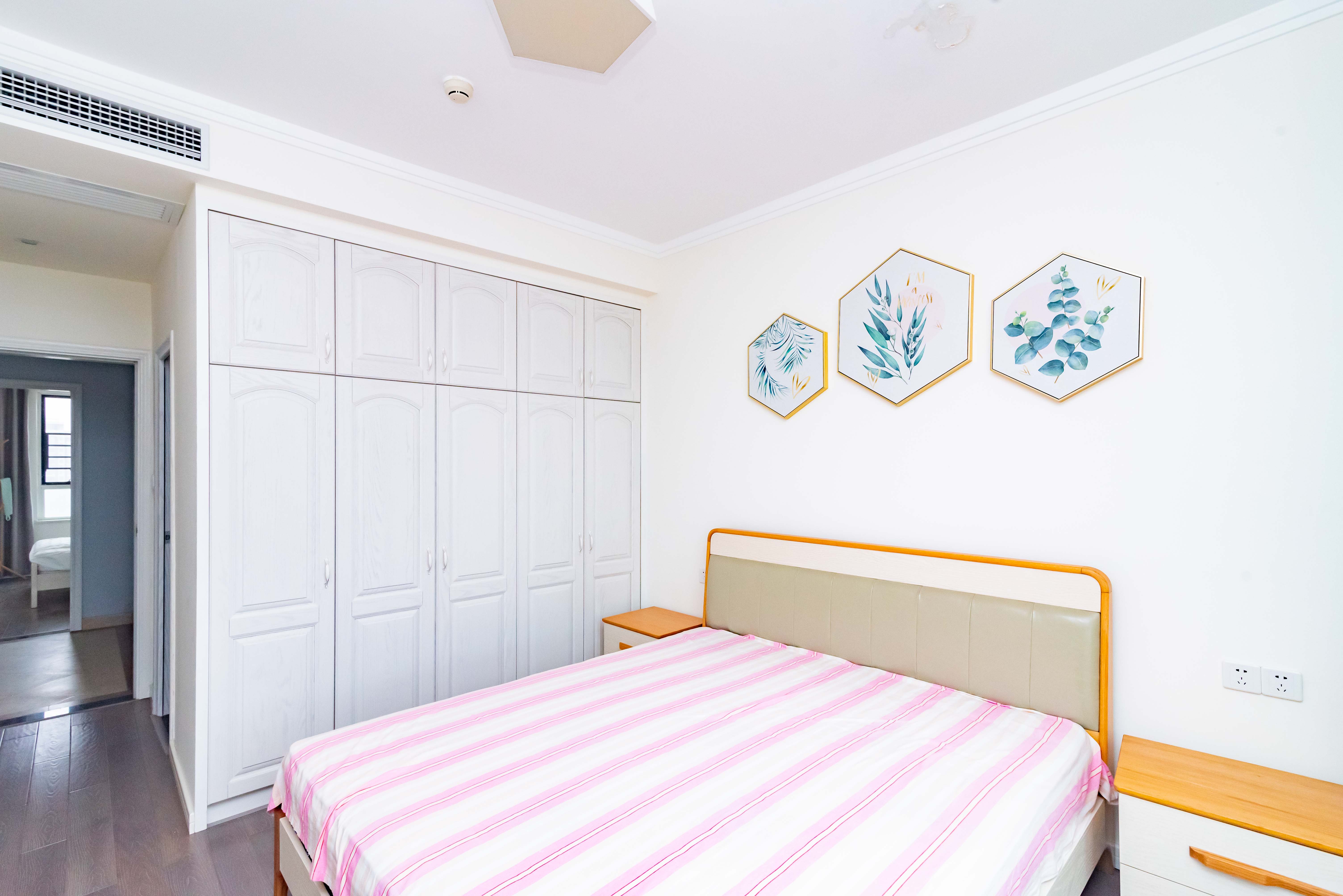 北辰三角洲B2E2区 3室2厅2卫 199.00万 北辰三角洲B2E2区 3室2厅2卫 199.00万卧室