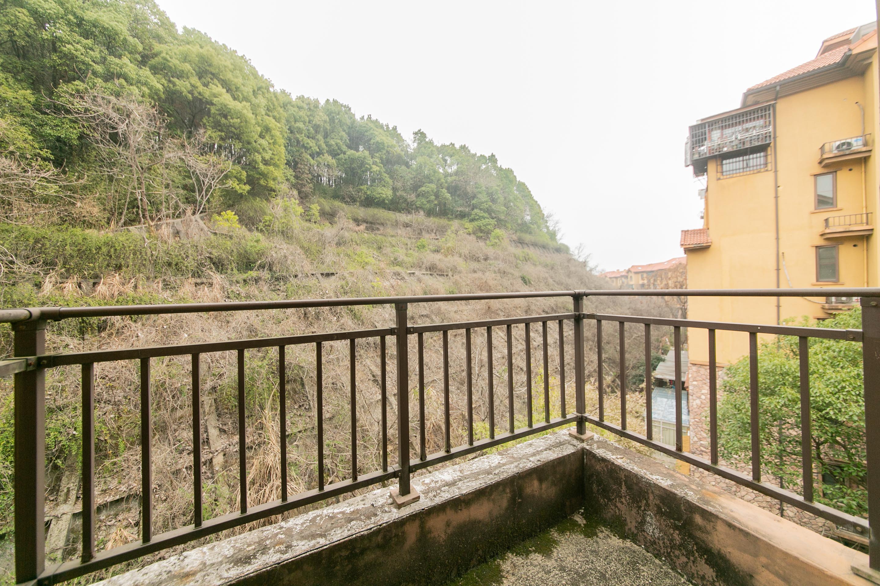 幸福考拉  3室2厅2卫    102.0万阳台