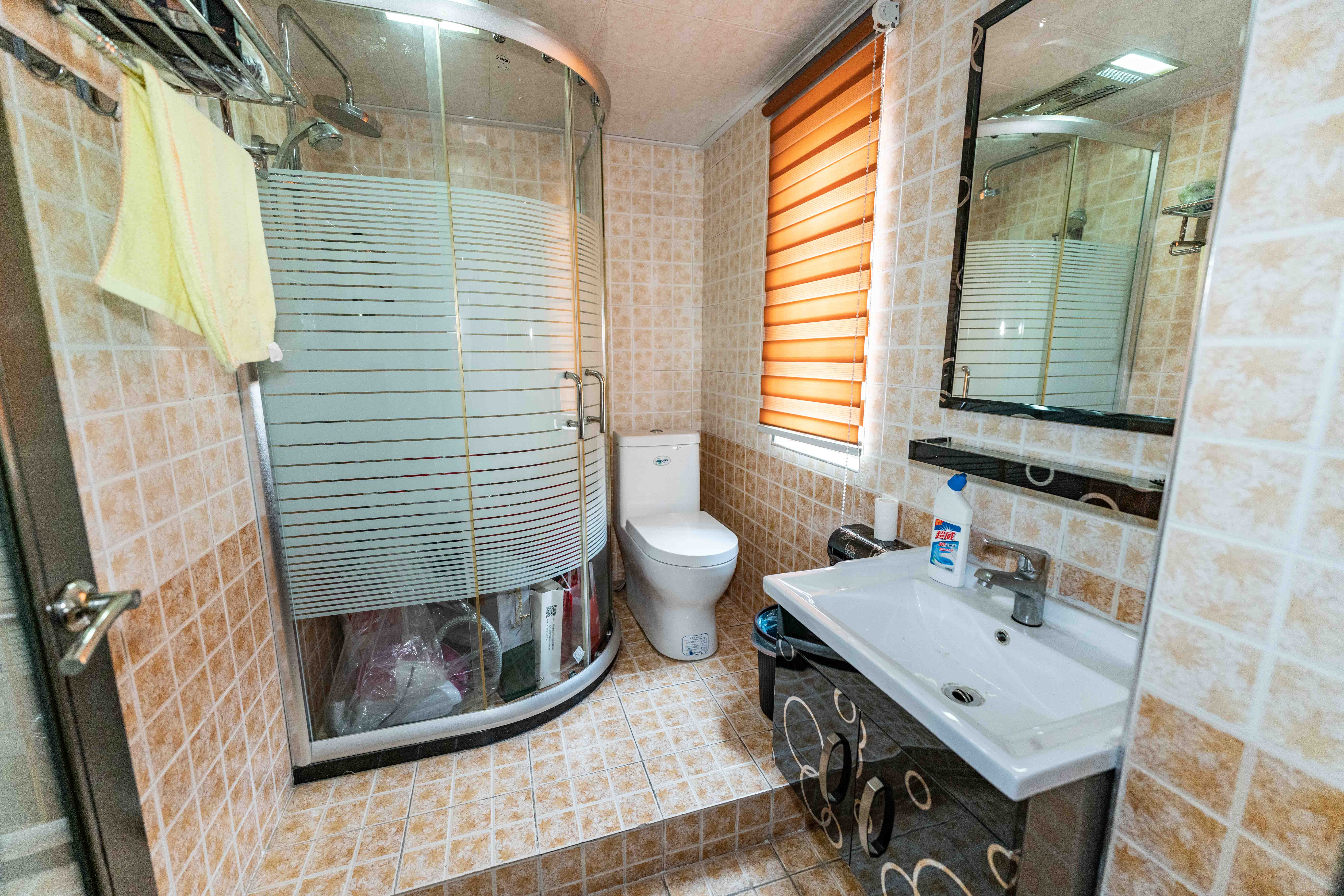 腾泰佳园  3室2厅2卫    89.0万卫生间