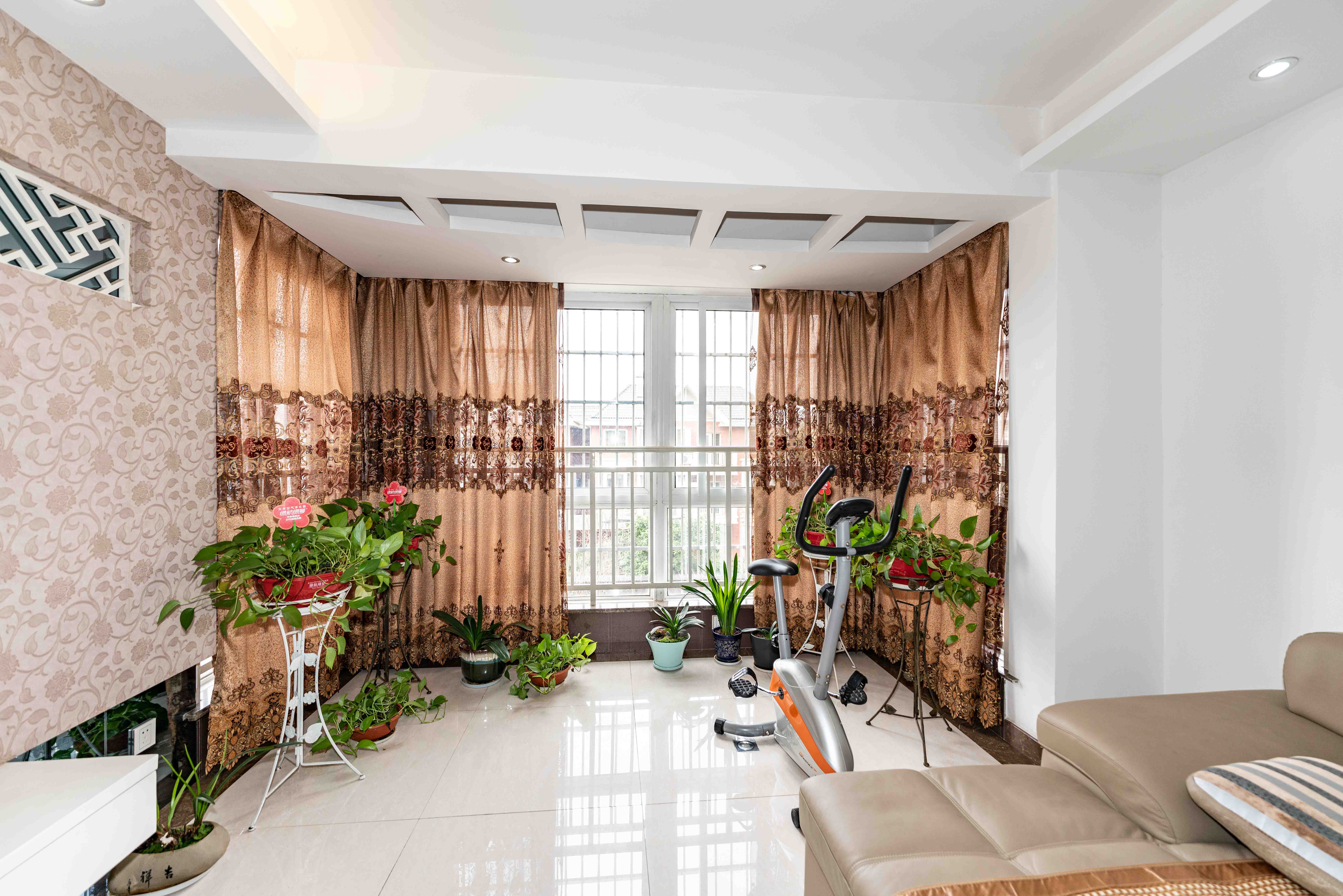 腾泰佳园  3室2厅2卫    89.0万阳台