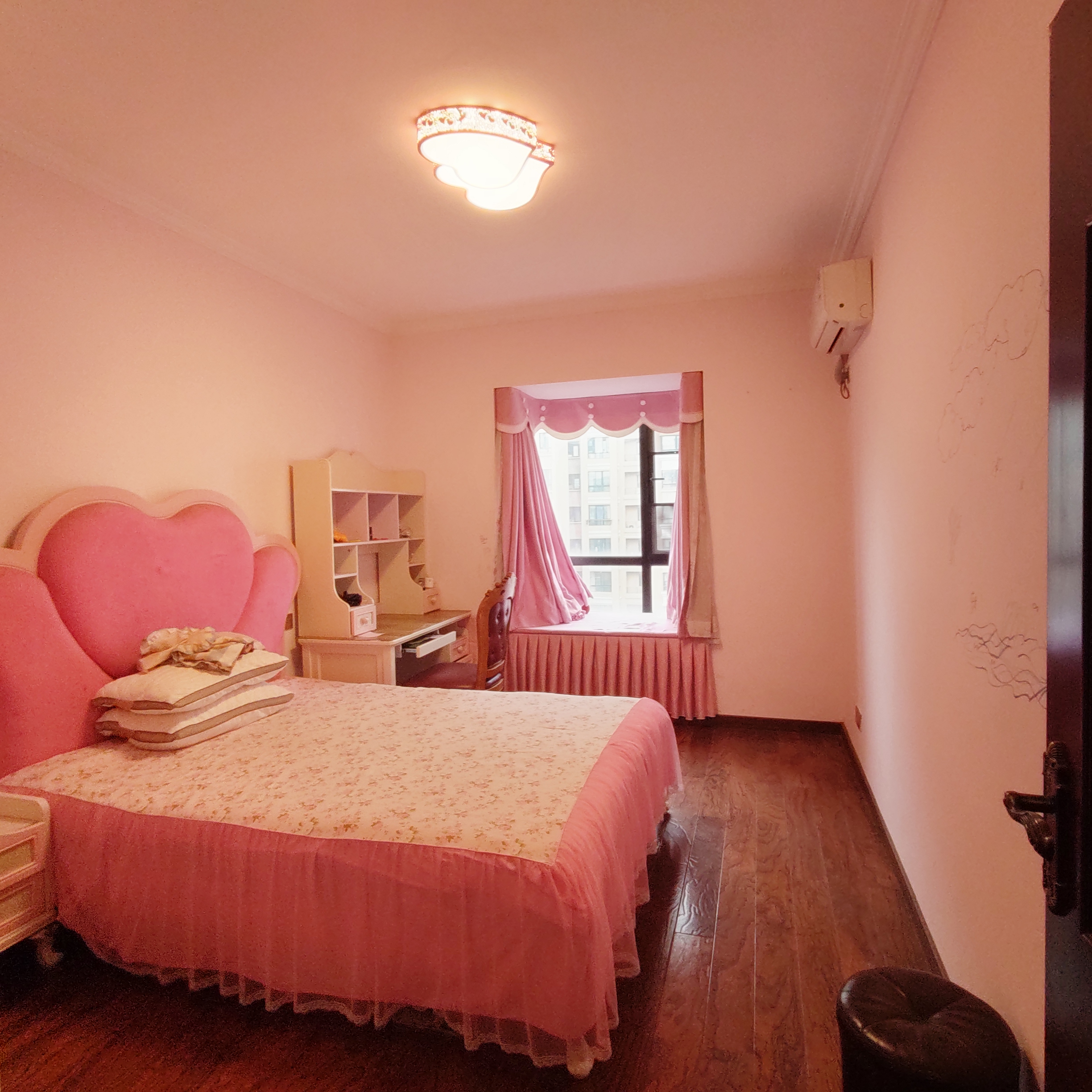 康桥美郡 5室2厅3卫 118.0万 康桥美郡 5室2厅3卫 118.0万室内图