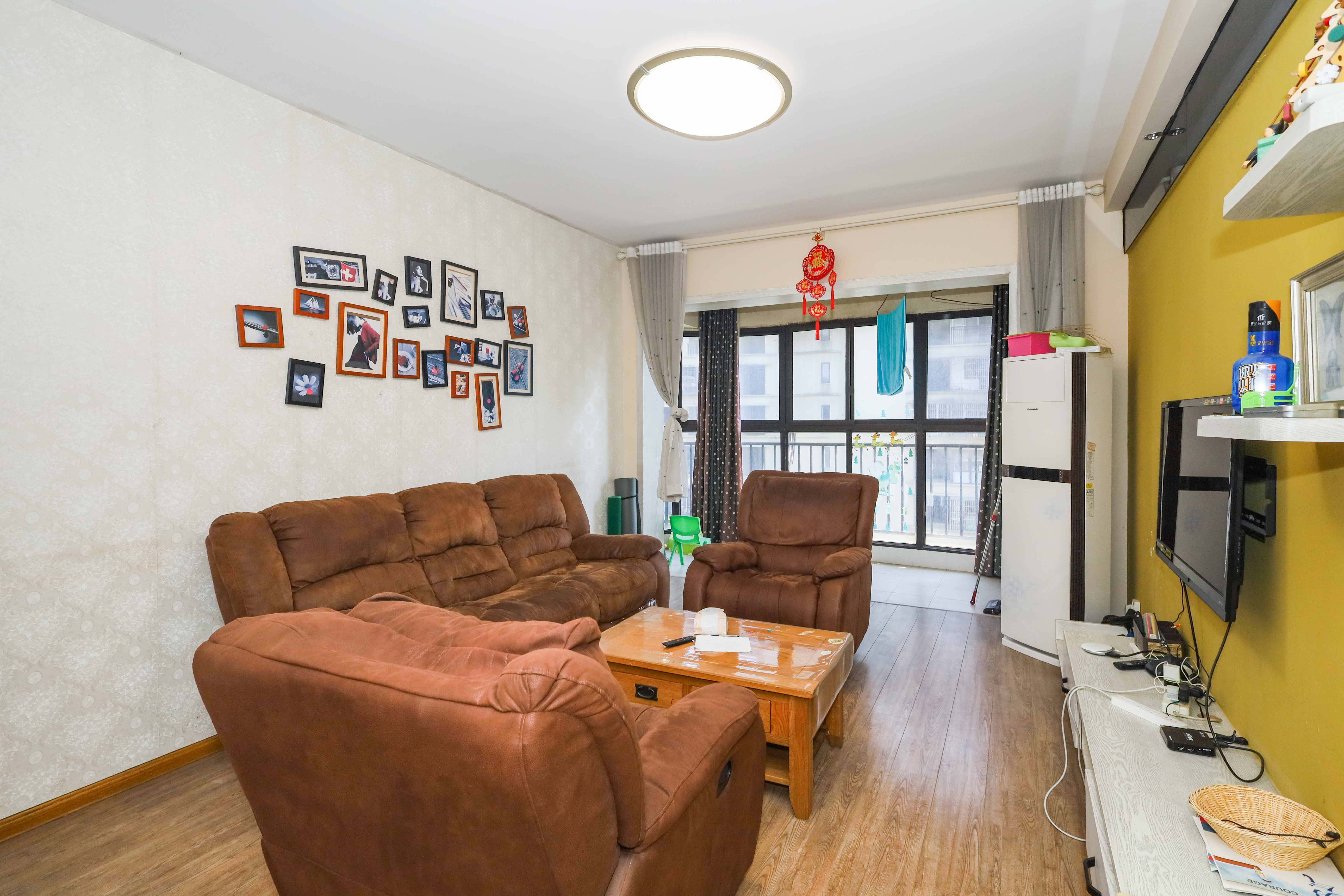 保利麓谷林语D区  2室2厅2卫    65.0万 保利麓谷林语D区  2室2厅2卫    65.0万客厅