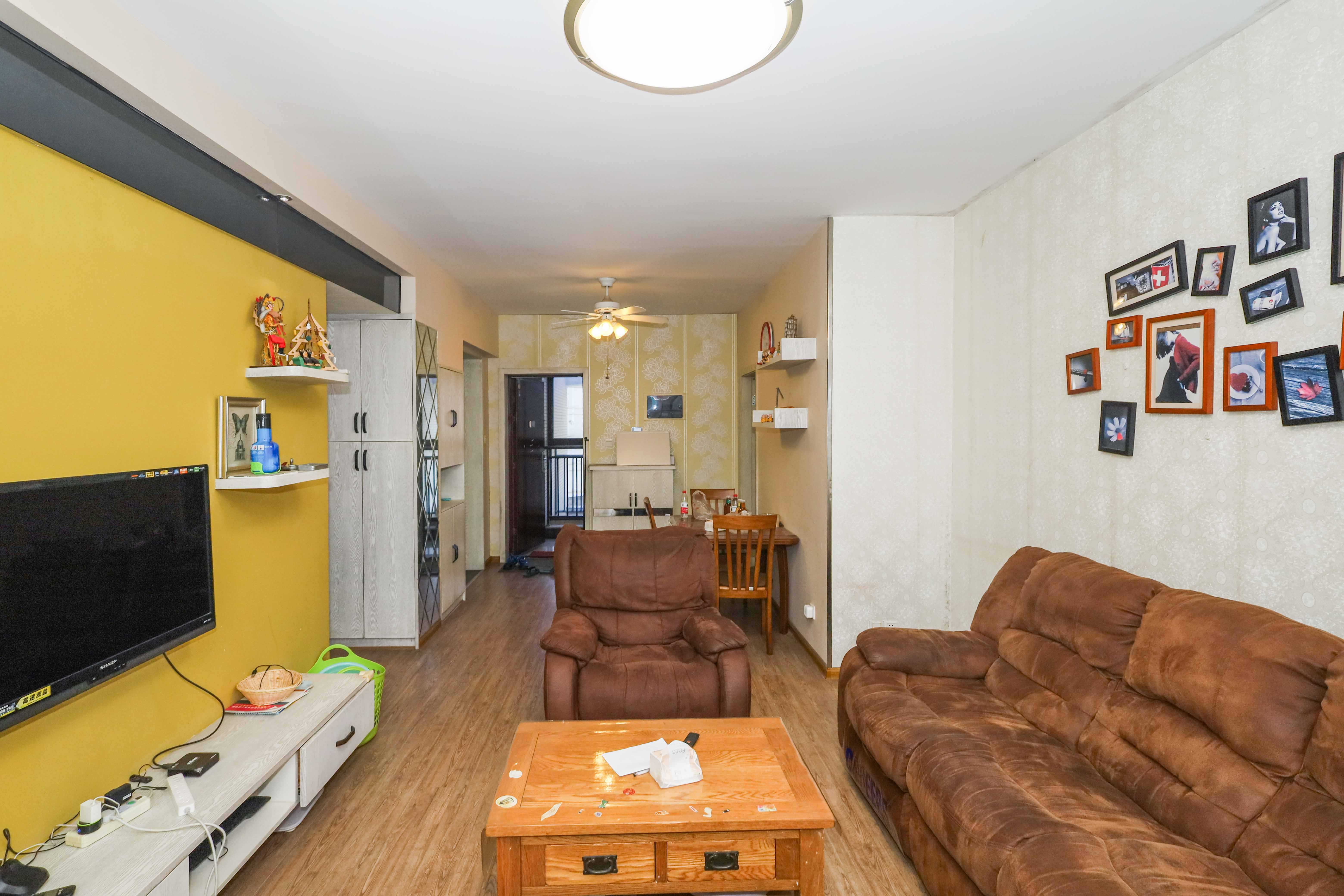 保利麓谷林语D区  2室2厅2卫    65.0万 保利麓谷林语D区  2室2厅2卫    65.0万客厅