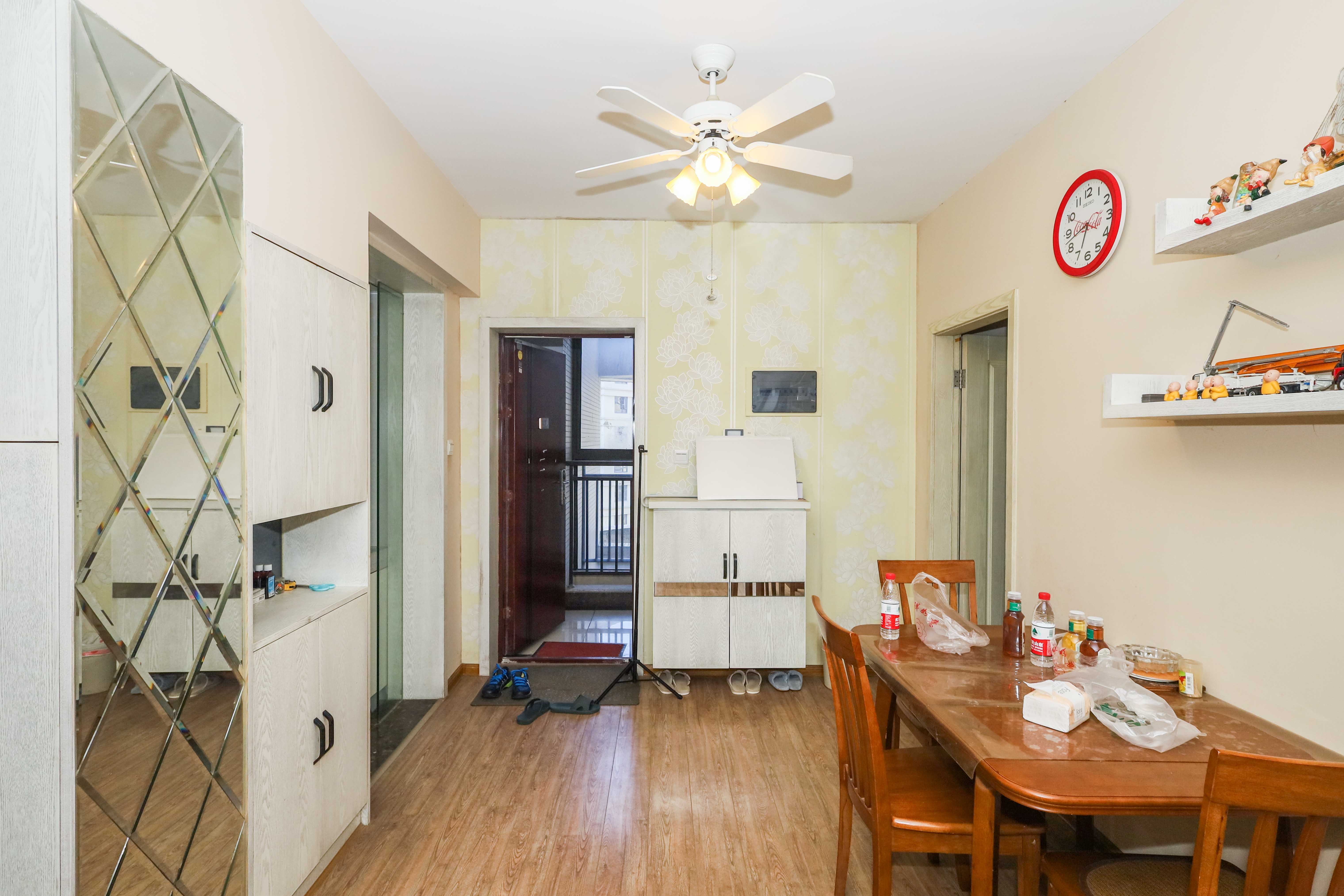 保利麓谷林语D区  2室2厅2卫    65.0万 保利麓谷林语D区  2室2厅2卫    65.0万客厅