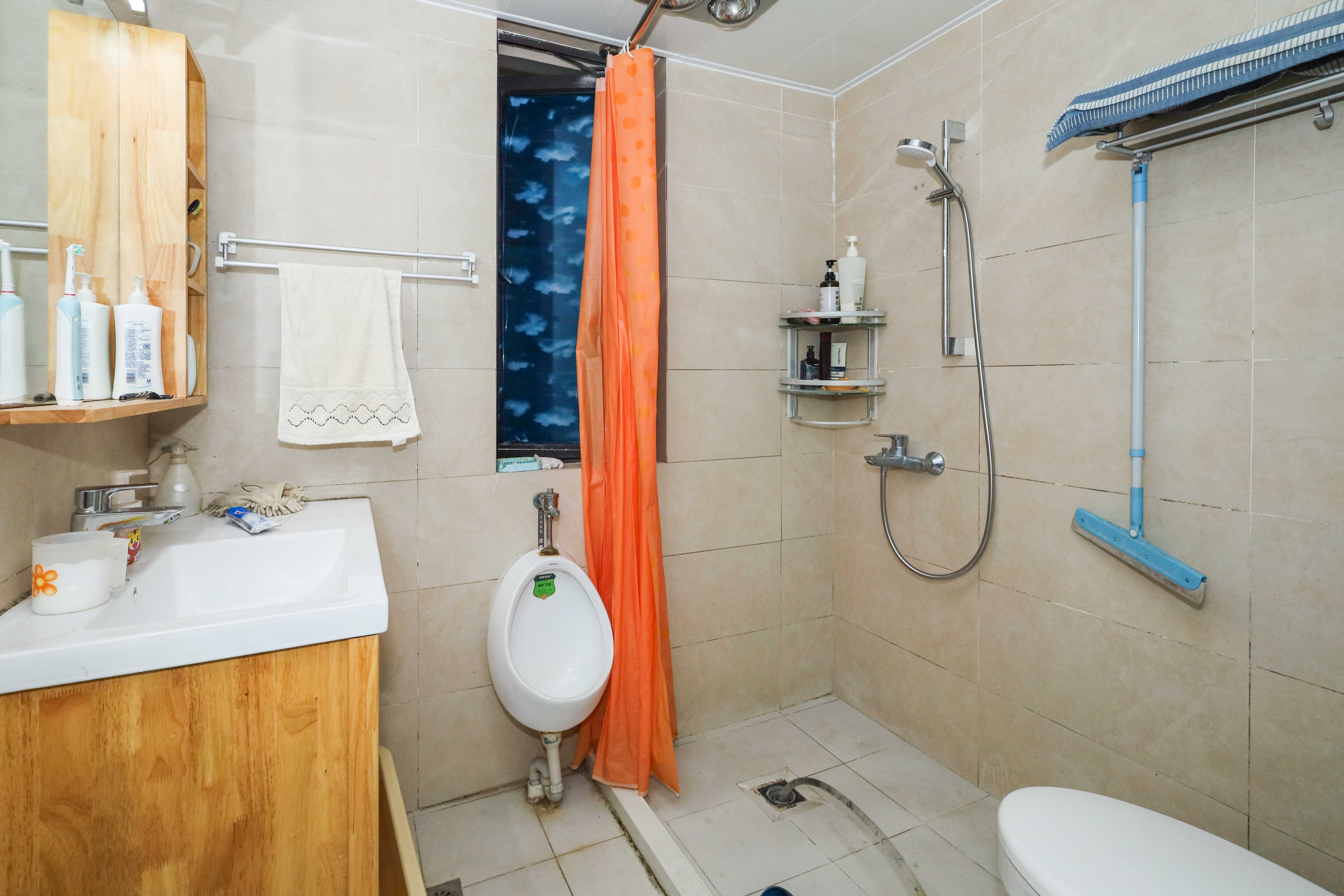 保利麓谷林语D区  2室2厅2卫    65.0万 保利麓谷林语D区  2室2厅2卫    65.0万卫生间