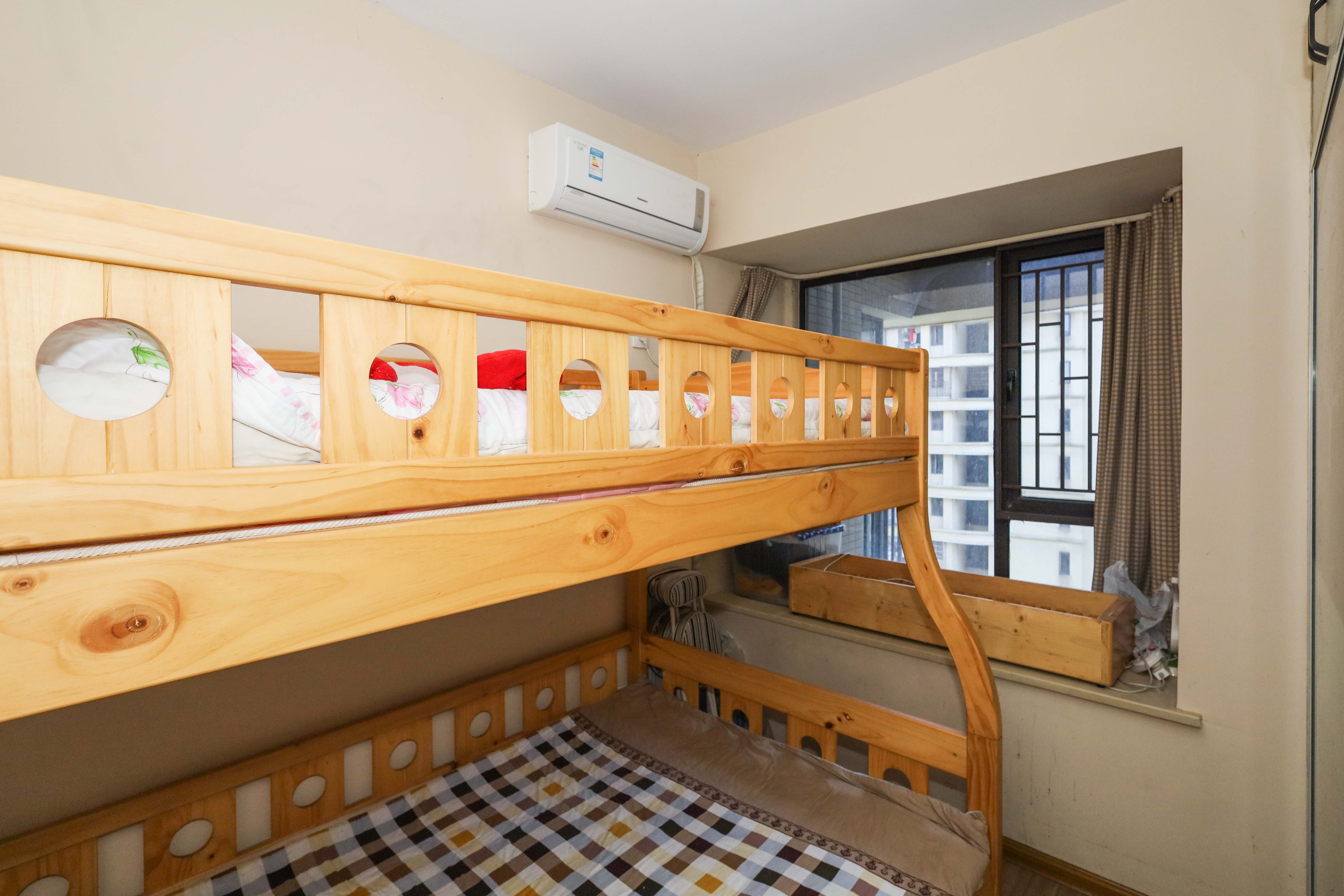 保利麓谷林语D区  2室2厅2卫    65.0万 保利麓谷林语D区  2室2厅2卫    65.0万卧室