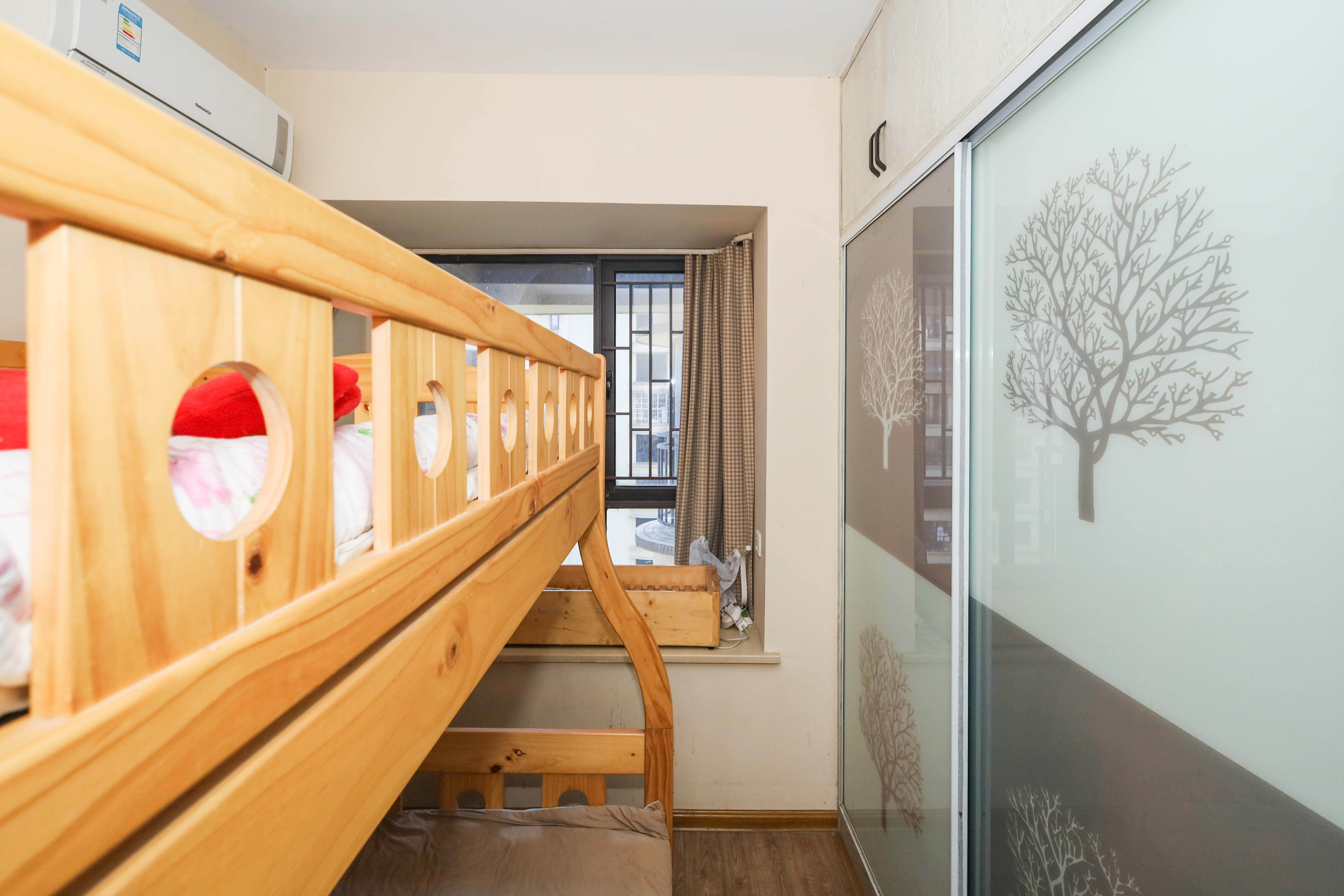 保利麓谷林语D区  2室2厅2卫    65.0万 保利麓谷林语D区  2室2厅2卫    65.0万卧室