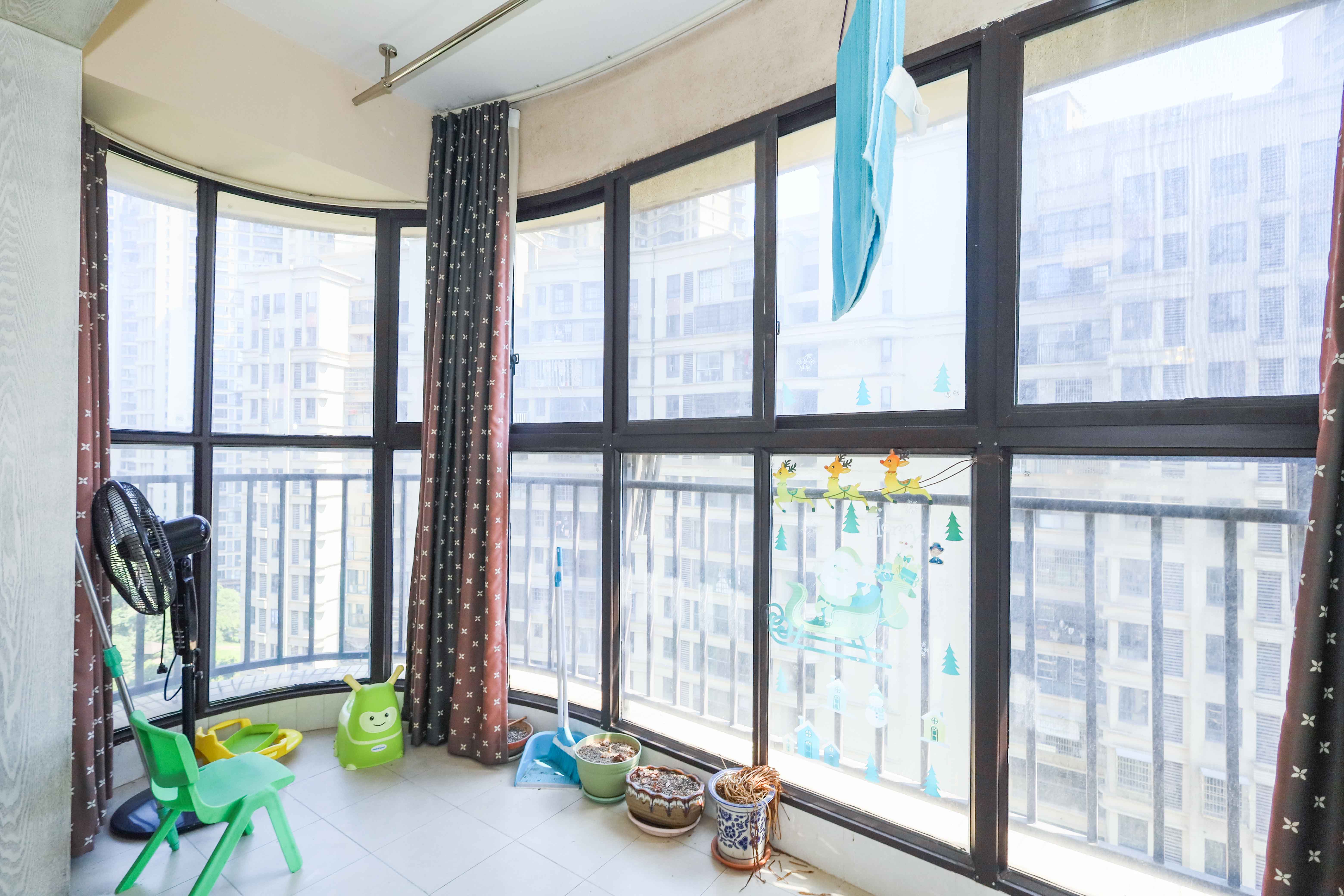 保利麓谷林语D区  2室2厅2卫    65.0万 保利麓谷林语D区  2室2厅2卫    65.0万阳台