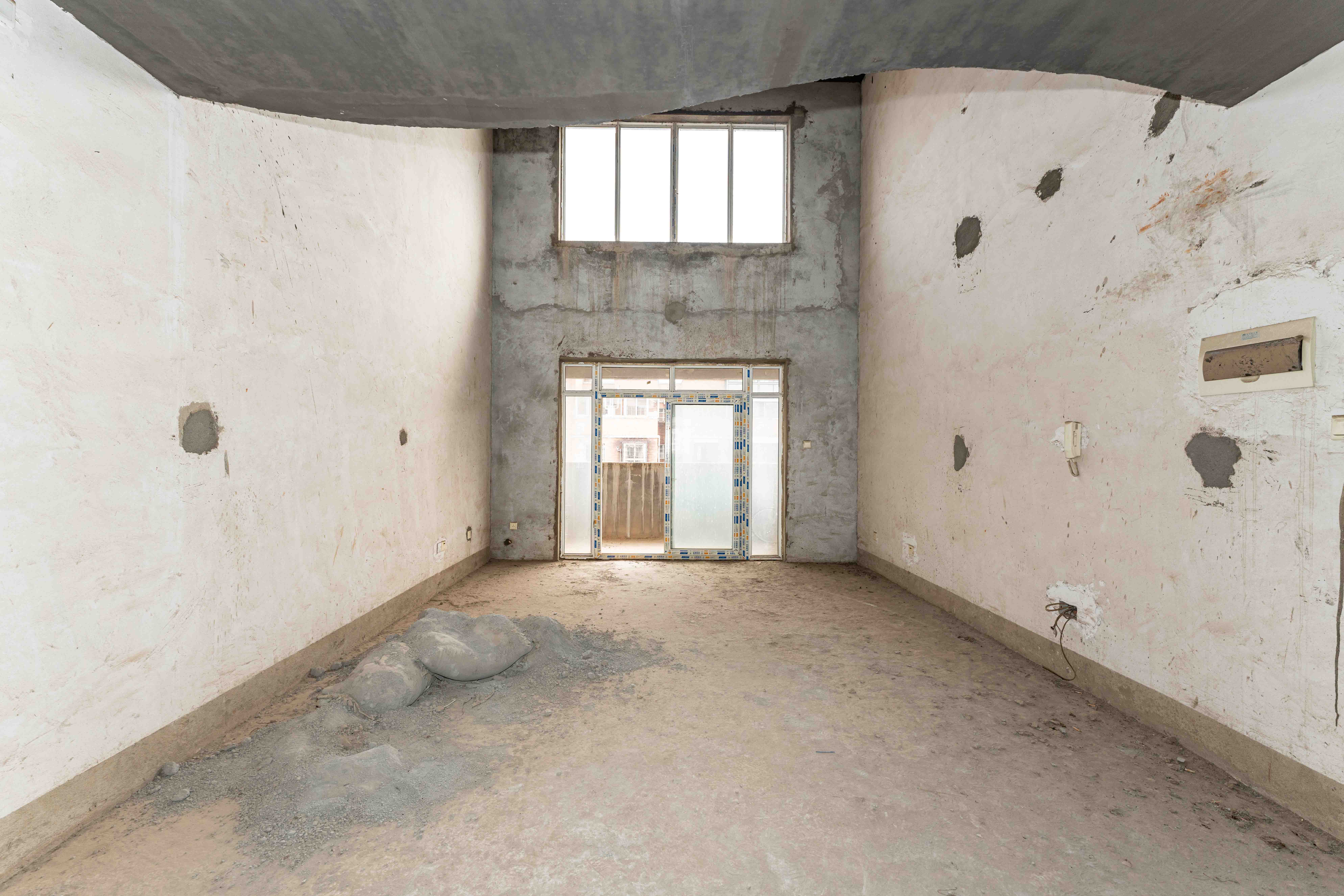 南湖雅苑 5室2厅2卫 158.00万 南湖雅苑 5室2厅2卫 158.00万客厅