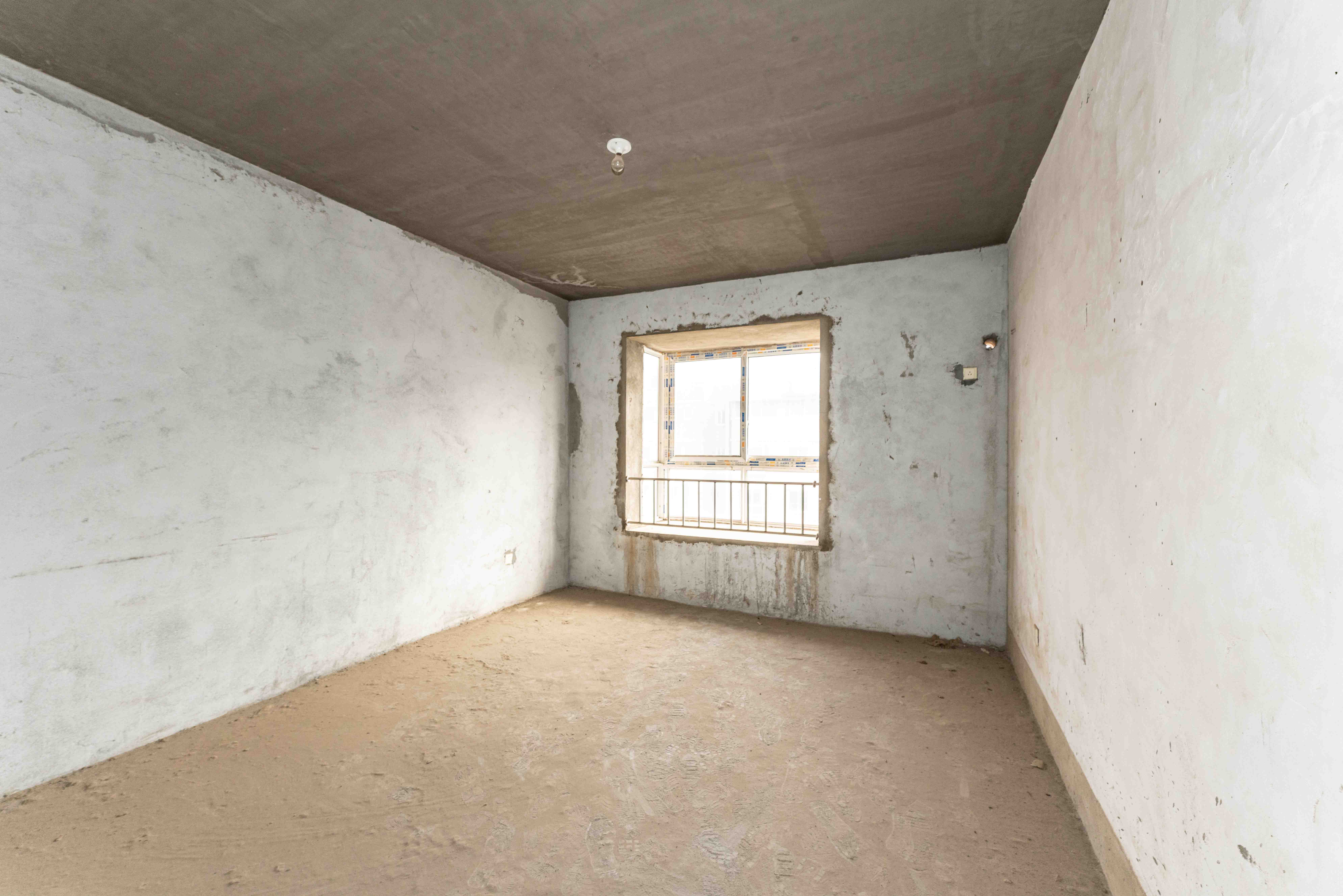 南湖雅苑 5室2厅2卫 158.00万 南湖雅苑 5室2厅2卫 158.00万卧室