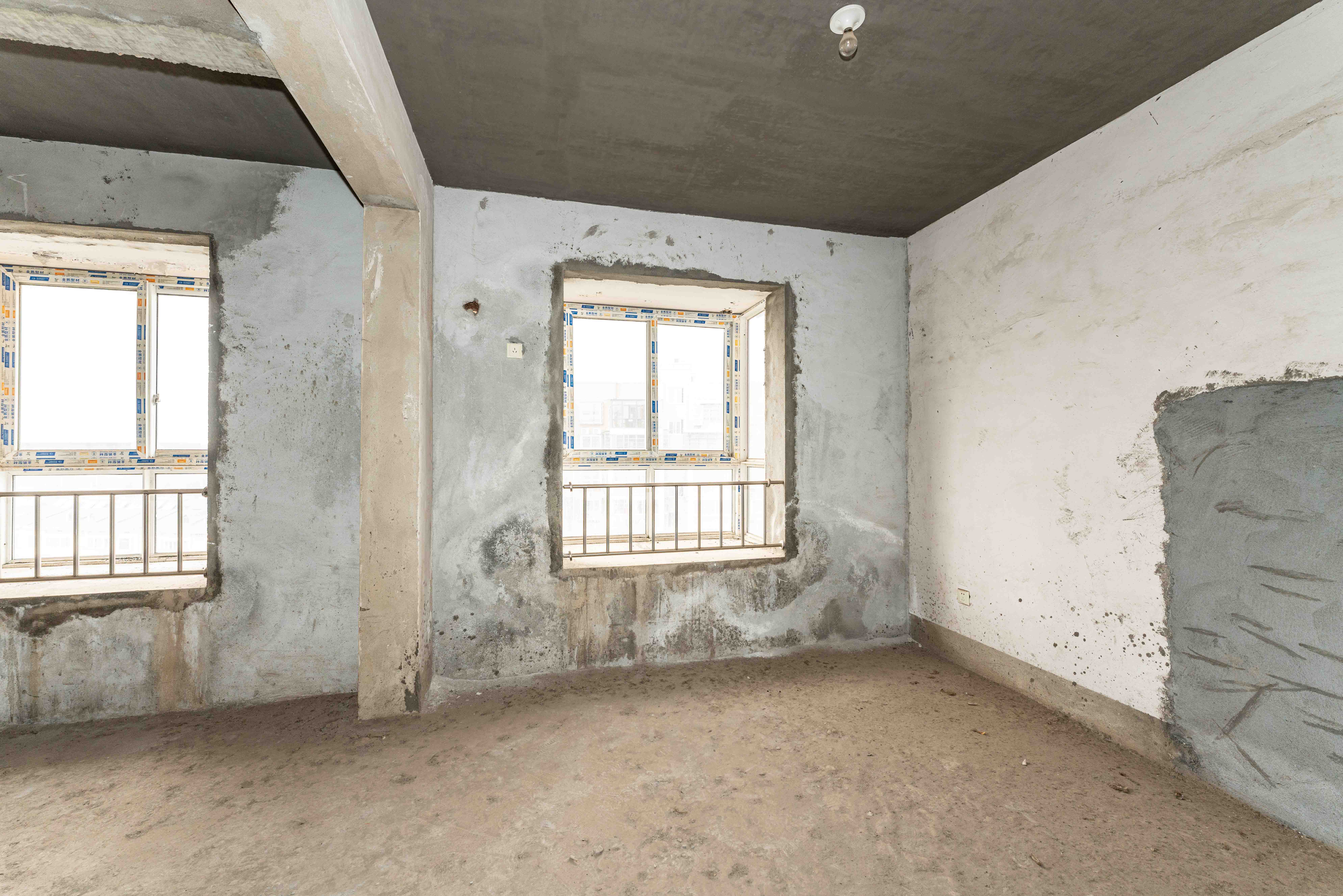 南湖雅苑 5室2厅2卫 158.00万 南湖雅苑 5室2厅2卫 158.00万卧室