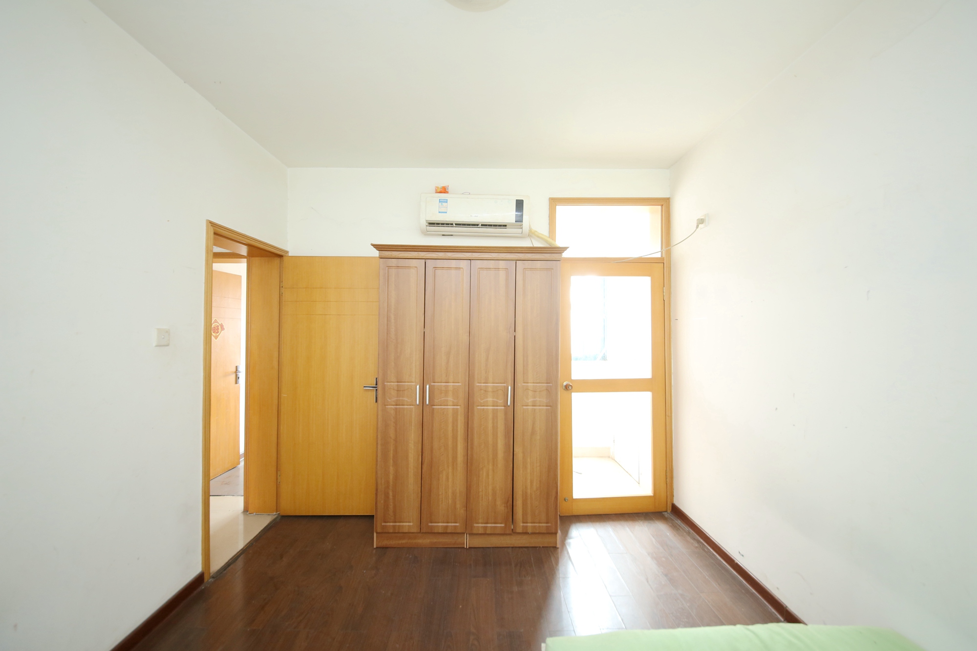 永宏佳园  3室2厅2卫   105.00万卧室