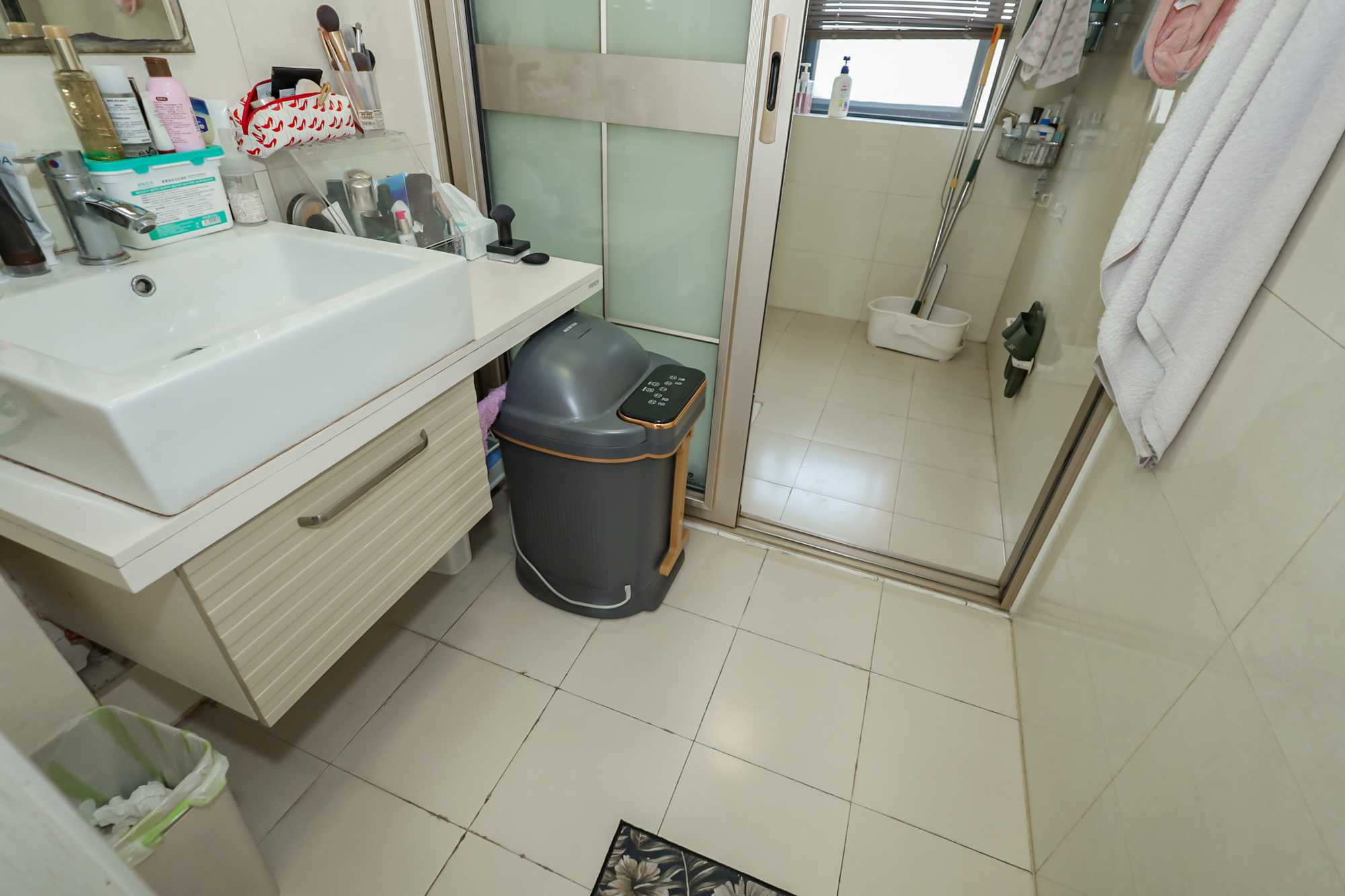 八方小区D区  4室2厅2卫    535.0万卫生间