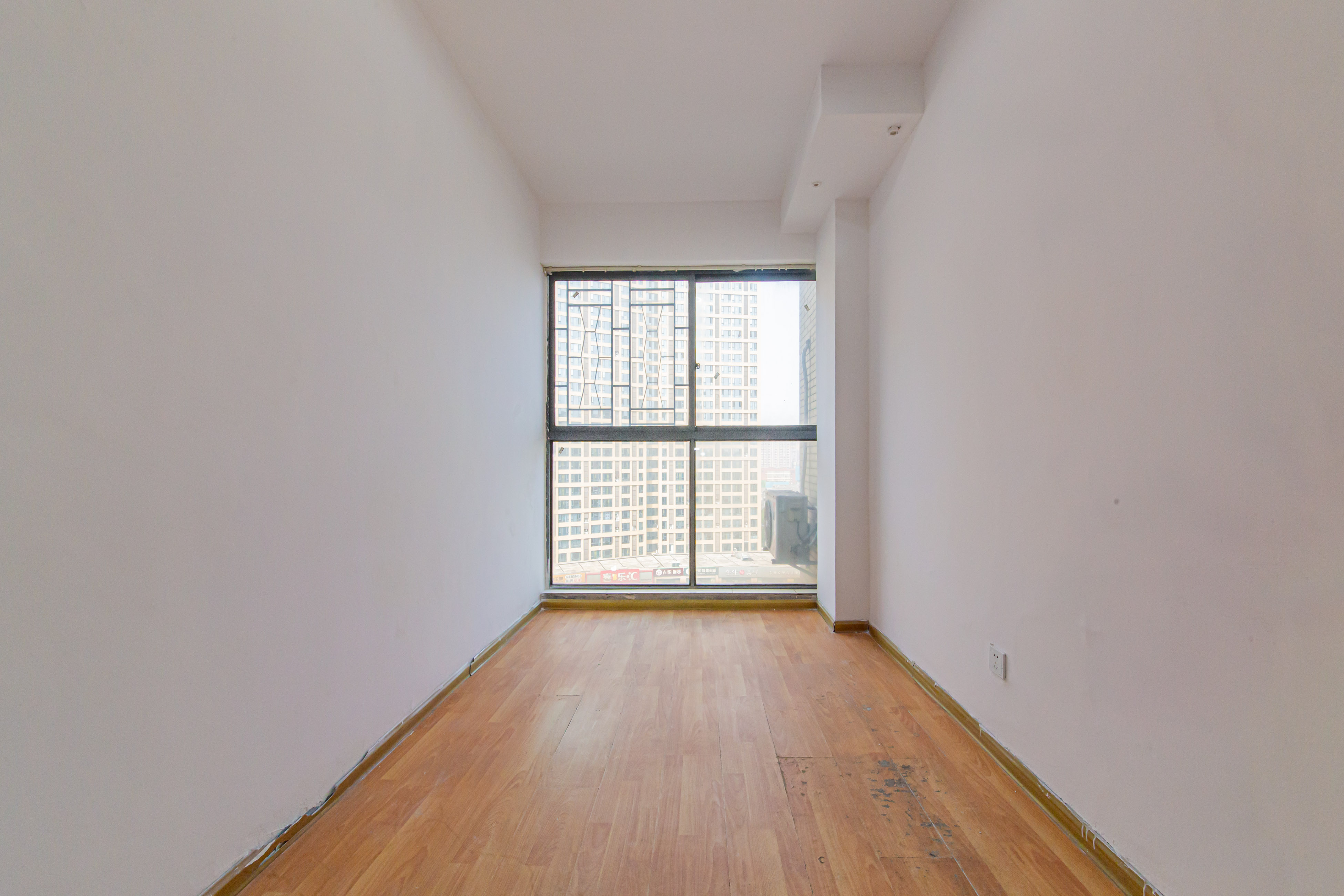 鑫远熙山  4室2厅1卫    120.0万卧室