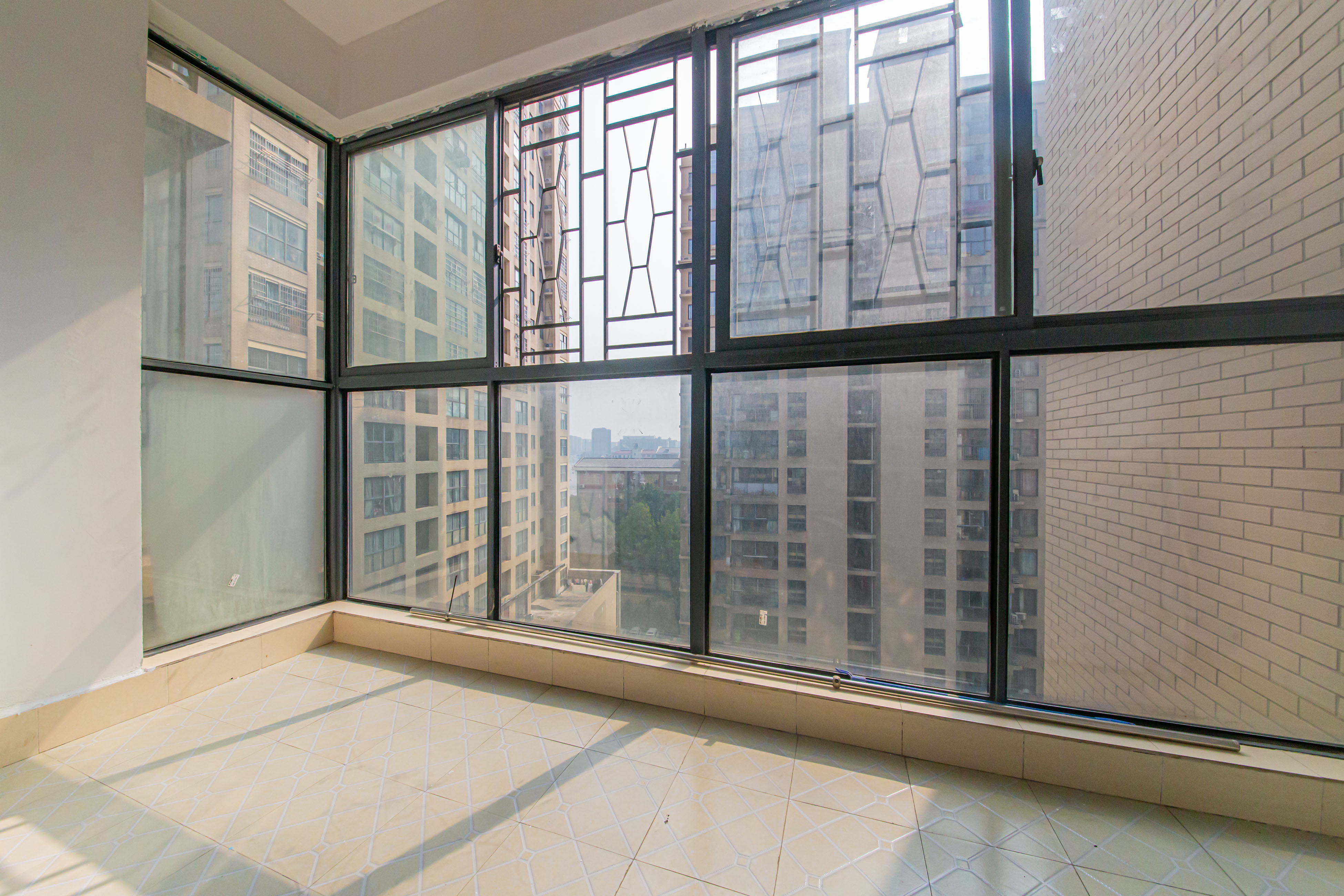 鑫远熙山  4室2厅1卫    120.0万阳台