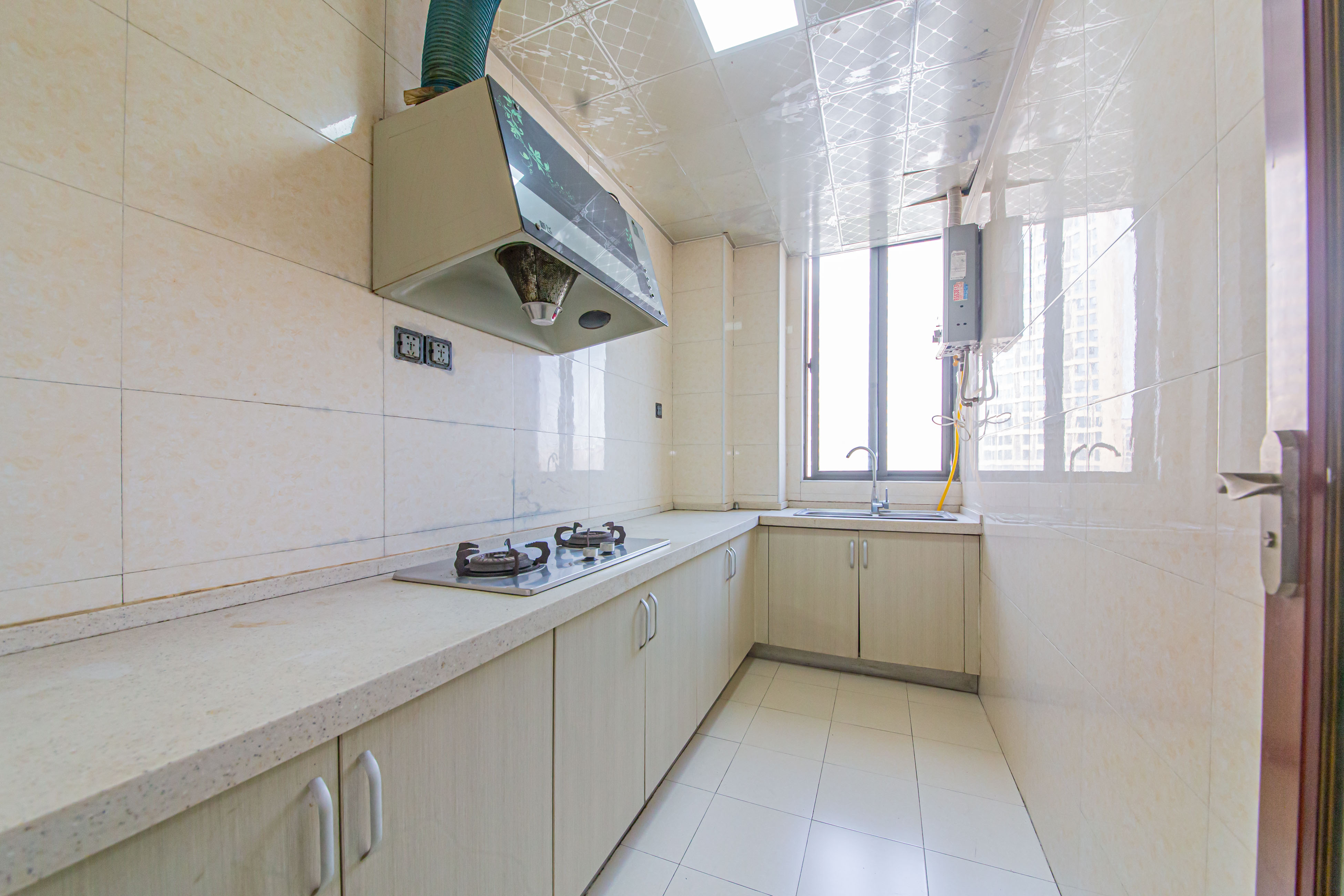 鑫远熙山  4室2厅1卫    120.0万厨房