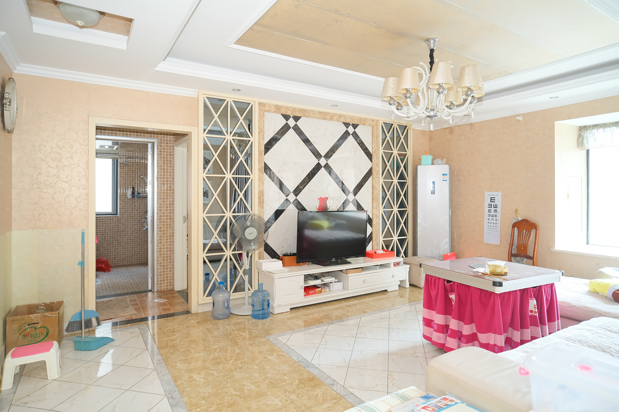 三一街区 4室2厅2卫 95.00万 三一街区 4室2厅2卫 95.00万客厅