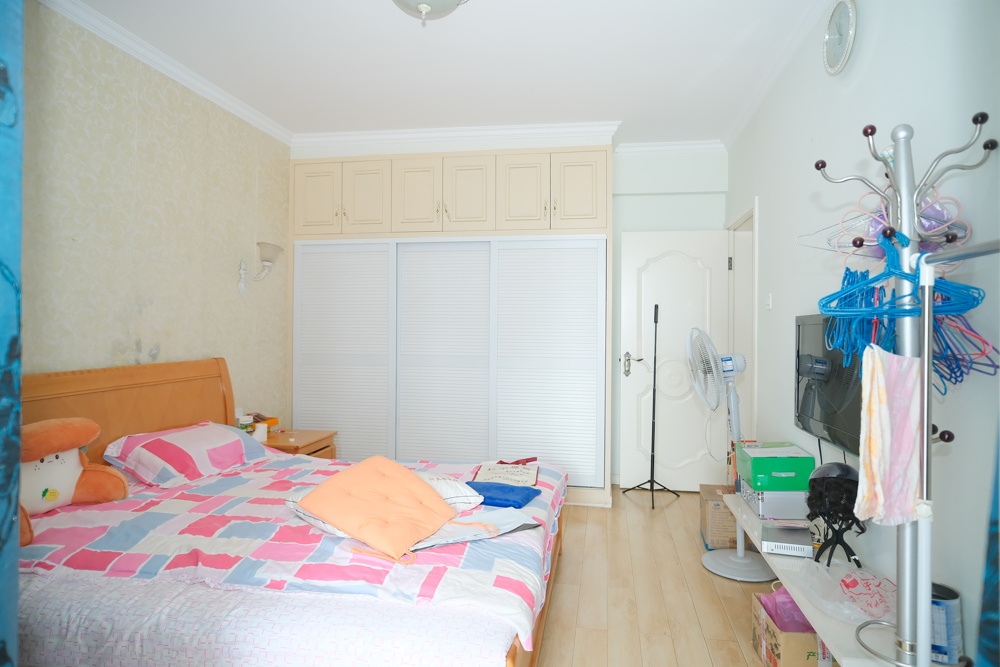 三一街区 4室2厅2卫 95.00万 三一街区 4室2厅2卫 95.00万卧室