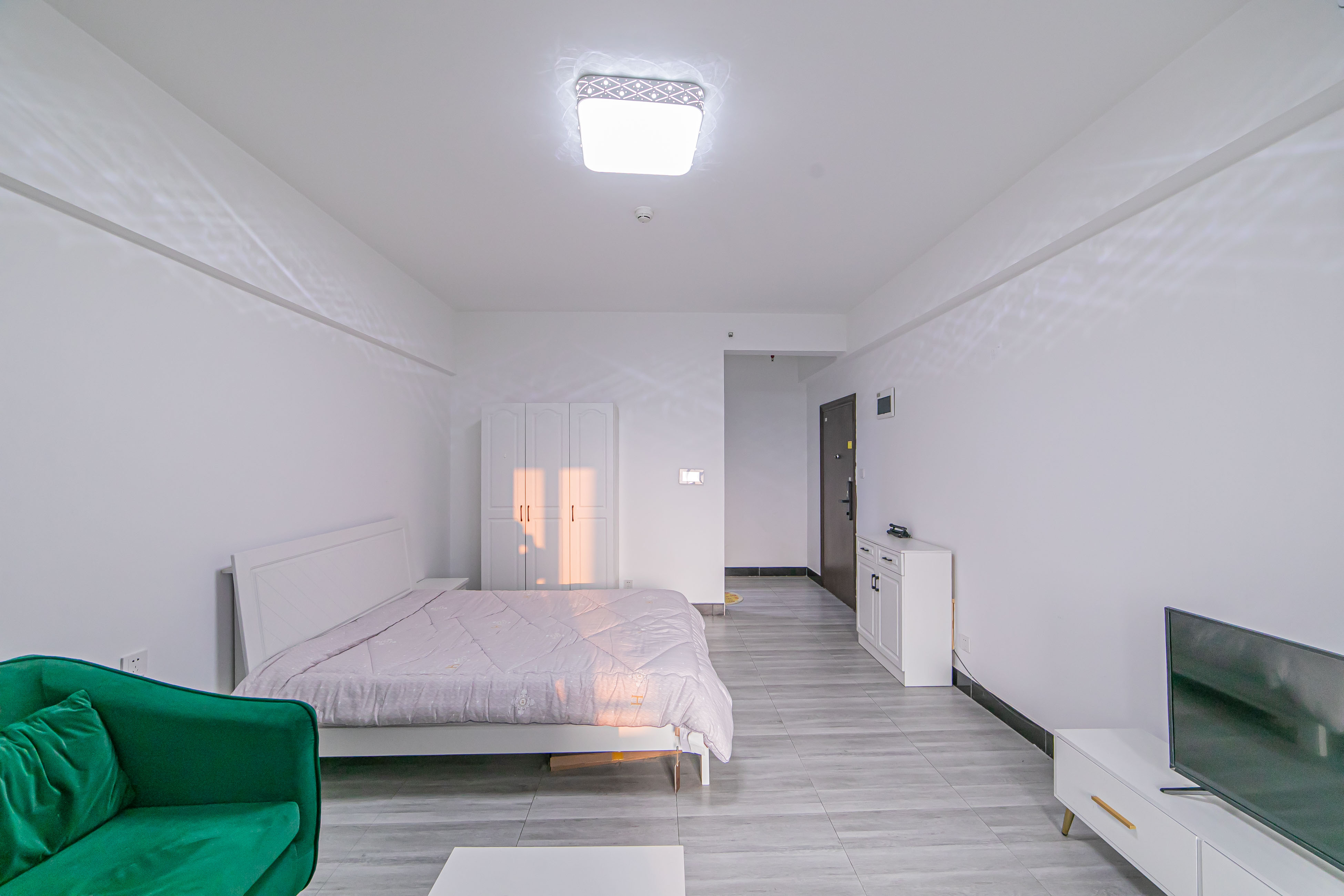 未来漫城 1室1厅1卫 28.00万 未来漫城 1室1厅1卫 28.00万客厅