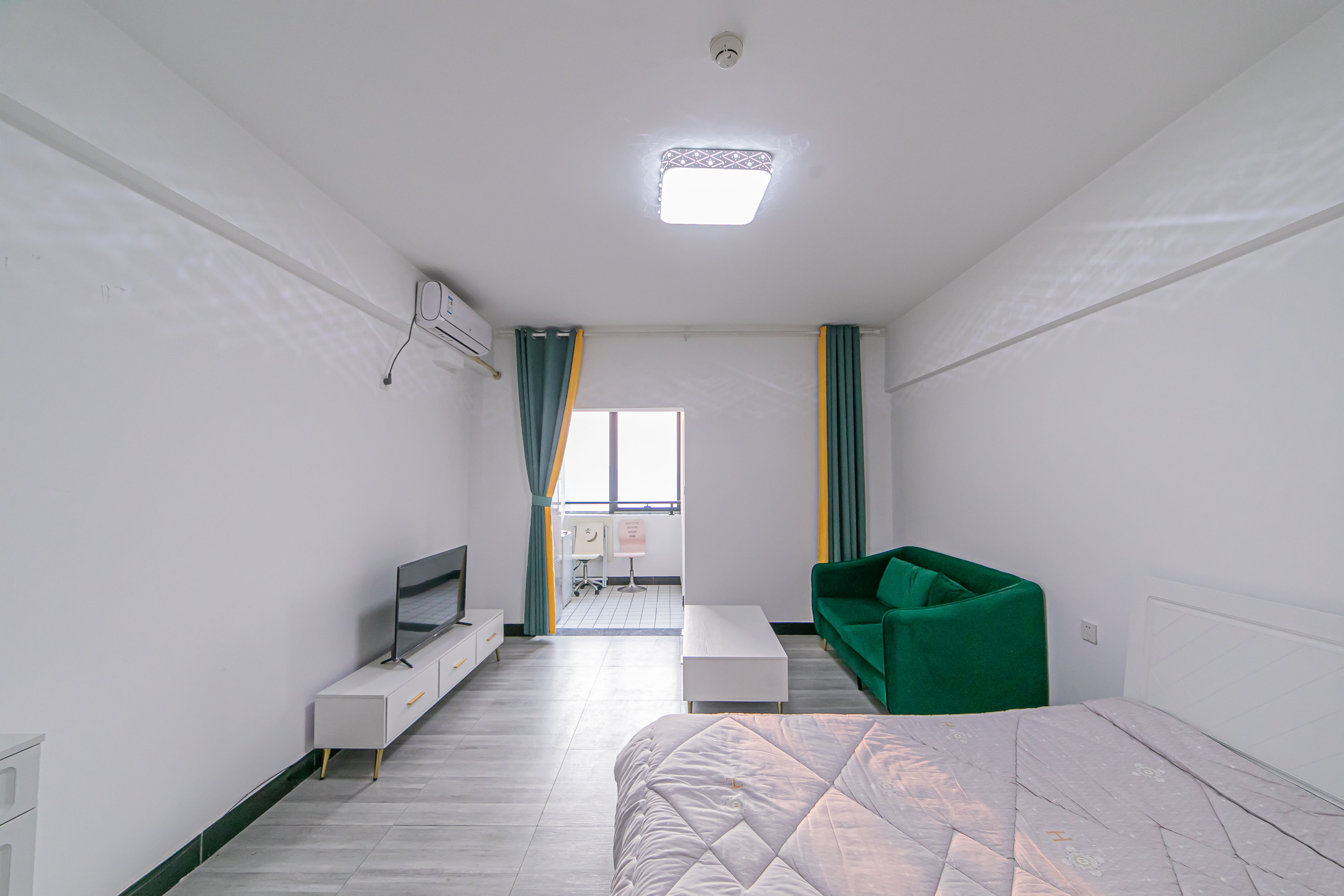 未来漫城 1室1厅1卫 28.00万 未来漫城 1室1厅1卫 28.00万客厅