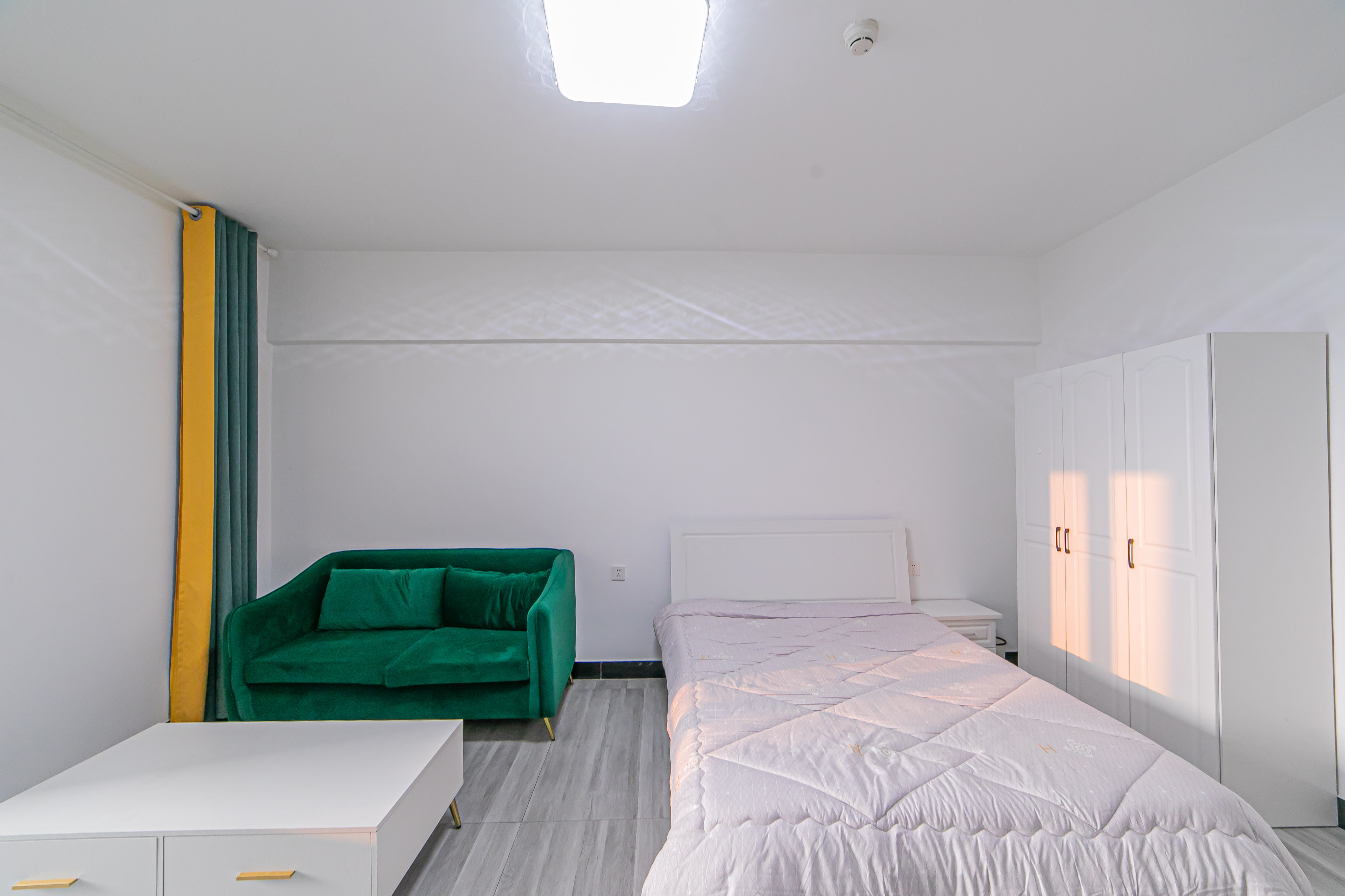 未来漫城 1室1厅1卫 28.00万 未来漫城 1室1厅1卫 28.00万客厅