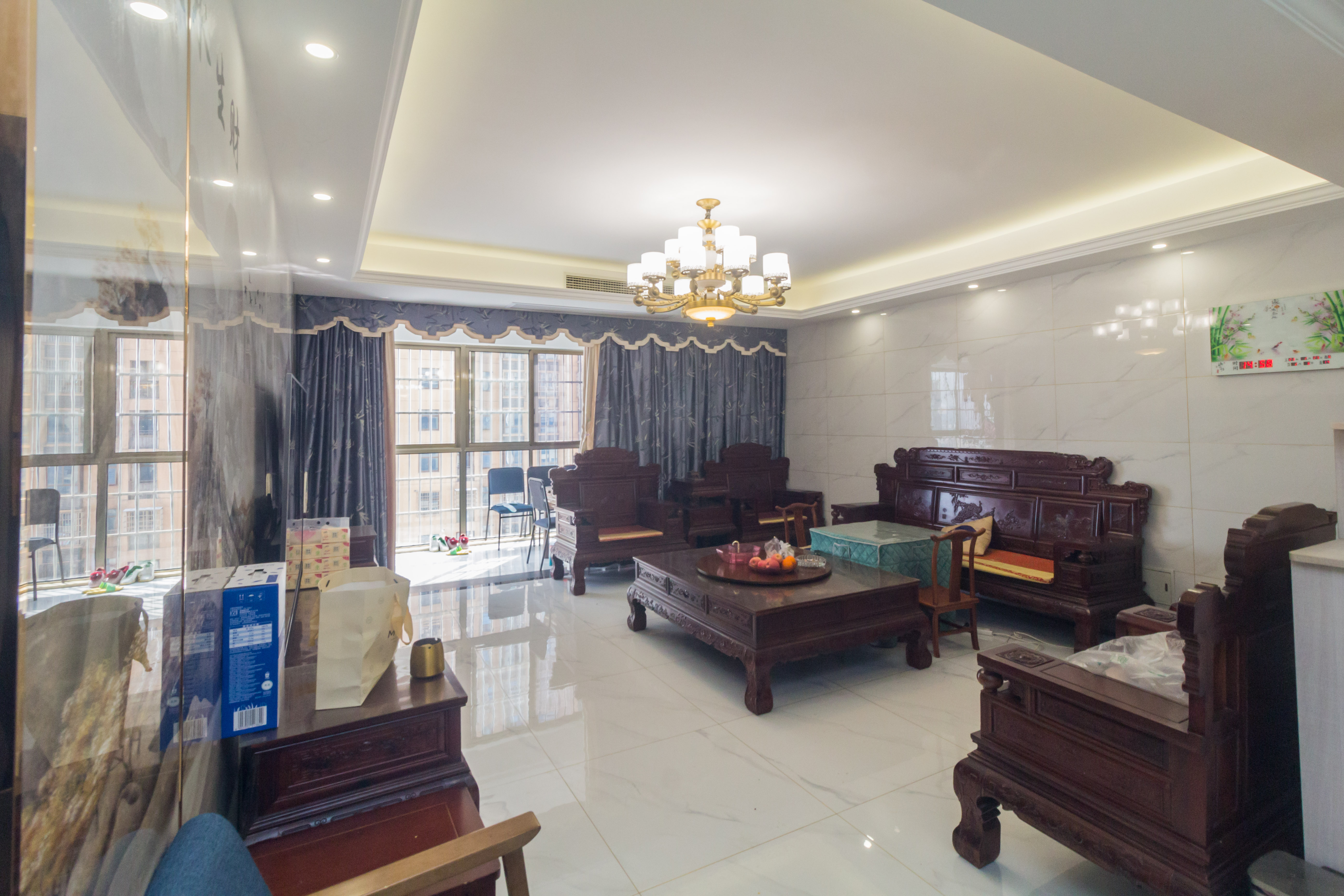 和泉嘉园  4室2厅2卫   157.00万客厅