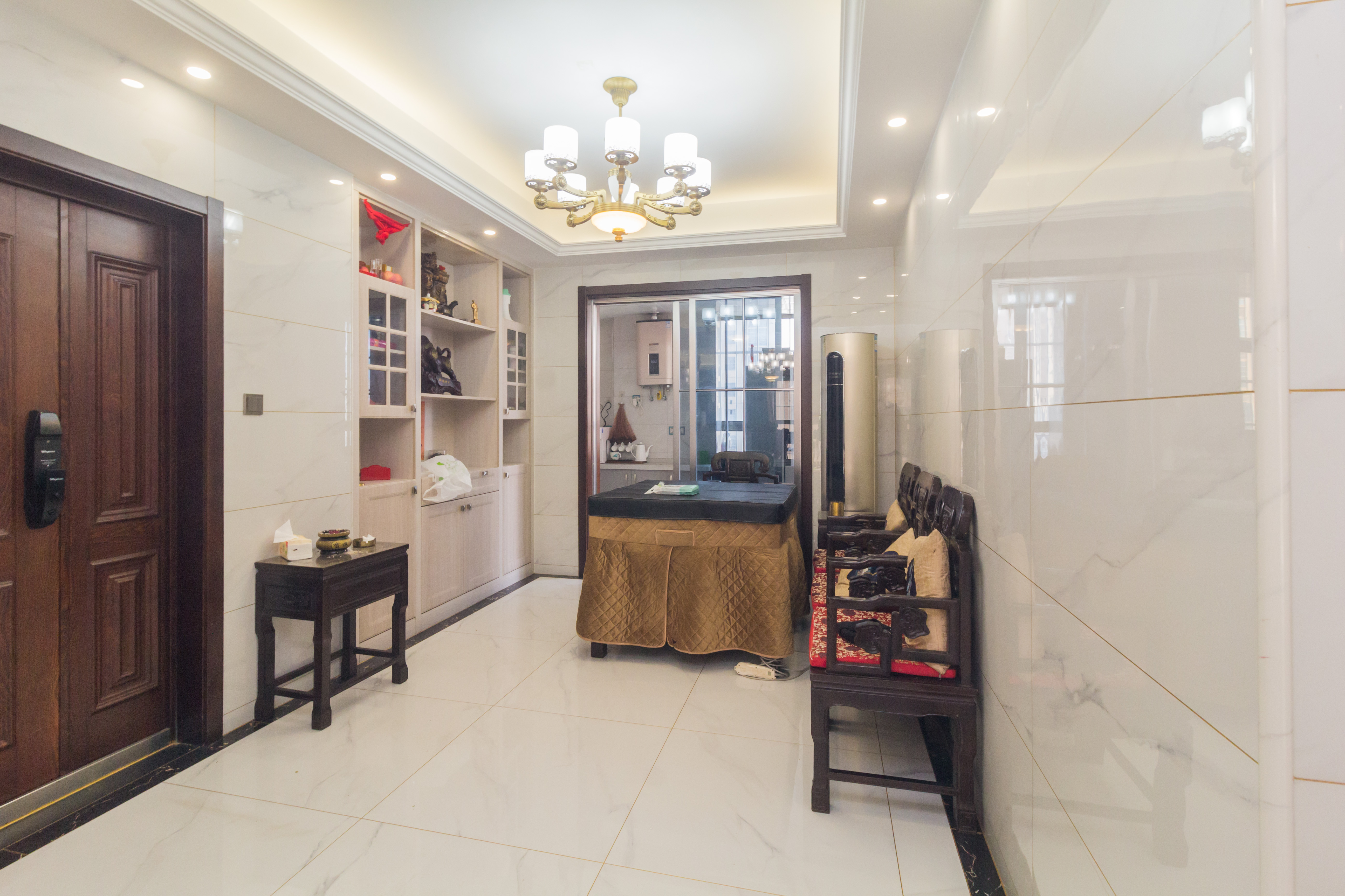 和泉嘉园 4室2厅2卫 157.00万 和泉嘉园 4室2厅2卫 157.00万客厅