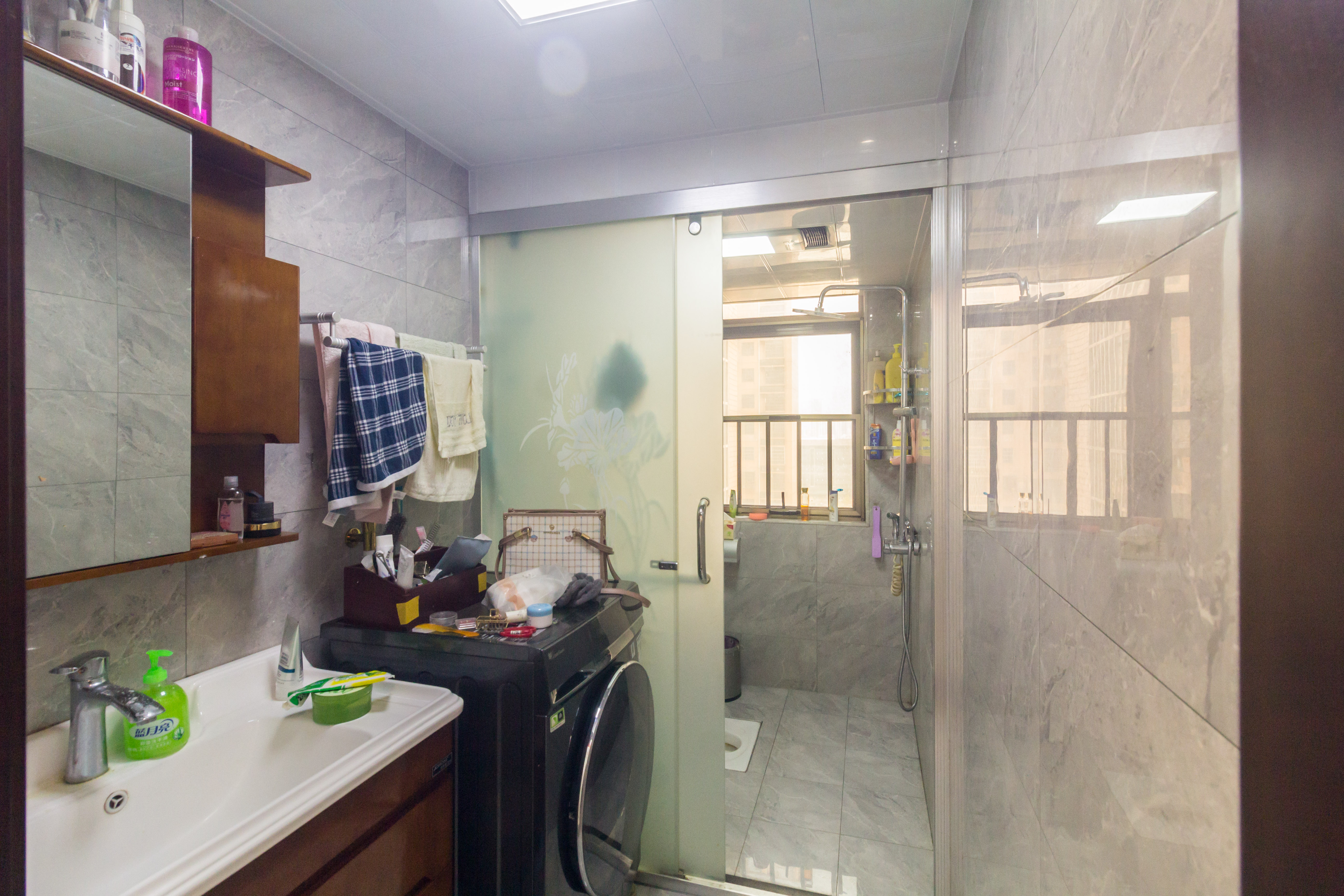 和泉嘉园 4室2厅2卫 157.00万 和泉嘉园 4室2厅2卫 157.00万卫生间