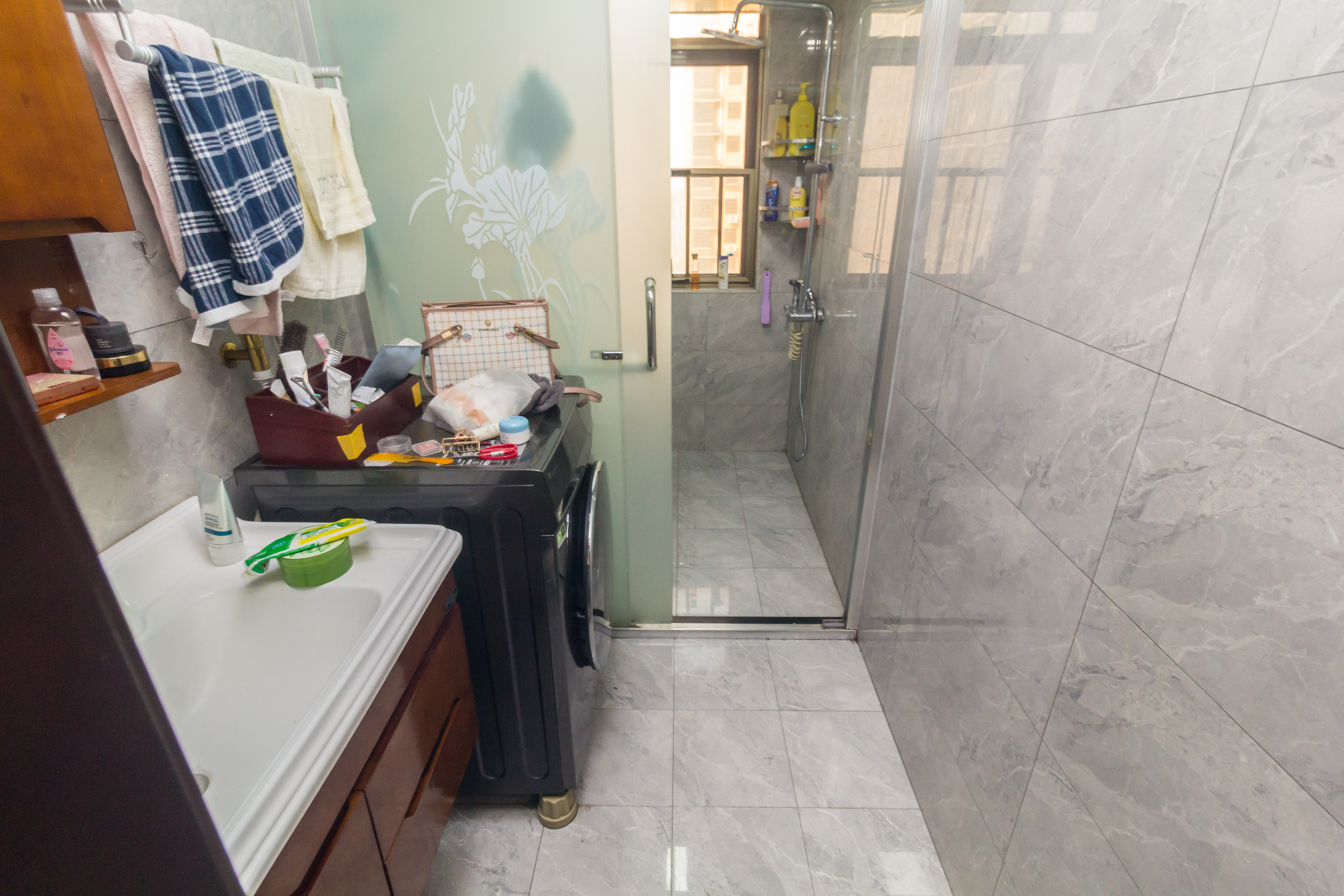 和泉嘉园  4室2厅2卫   157.00万卫生间