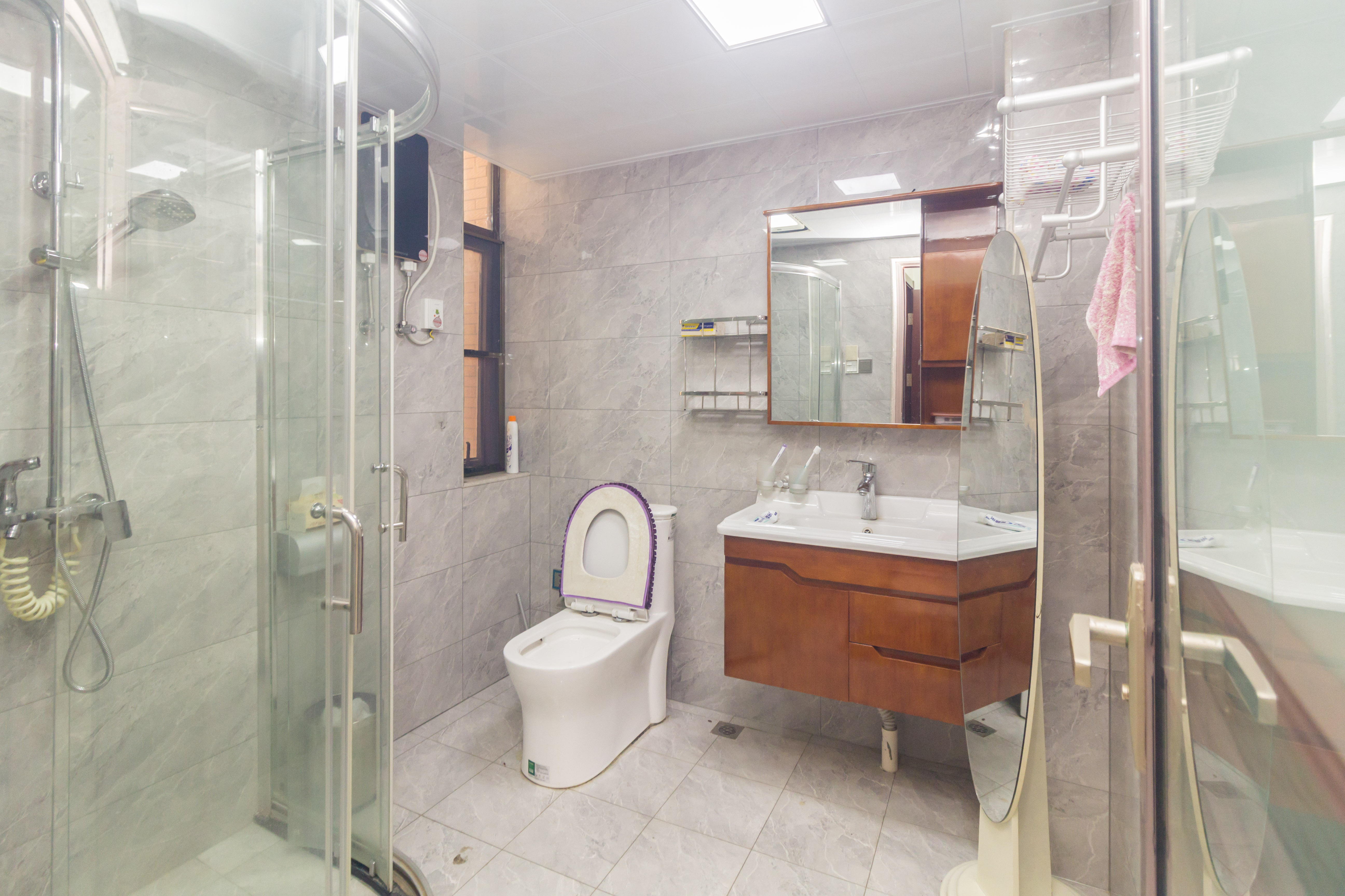 和泉嘉园  4室2厅2卫   157.00万卫生间