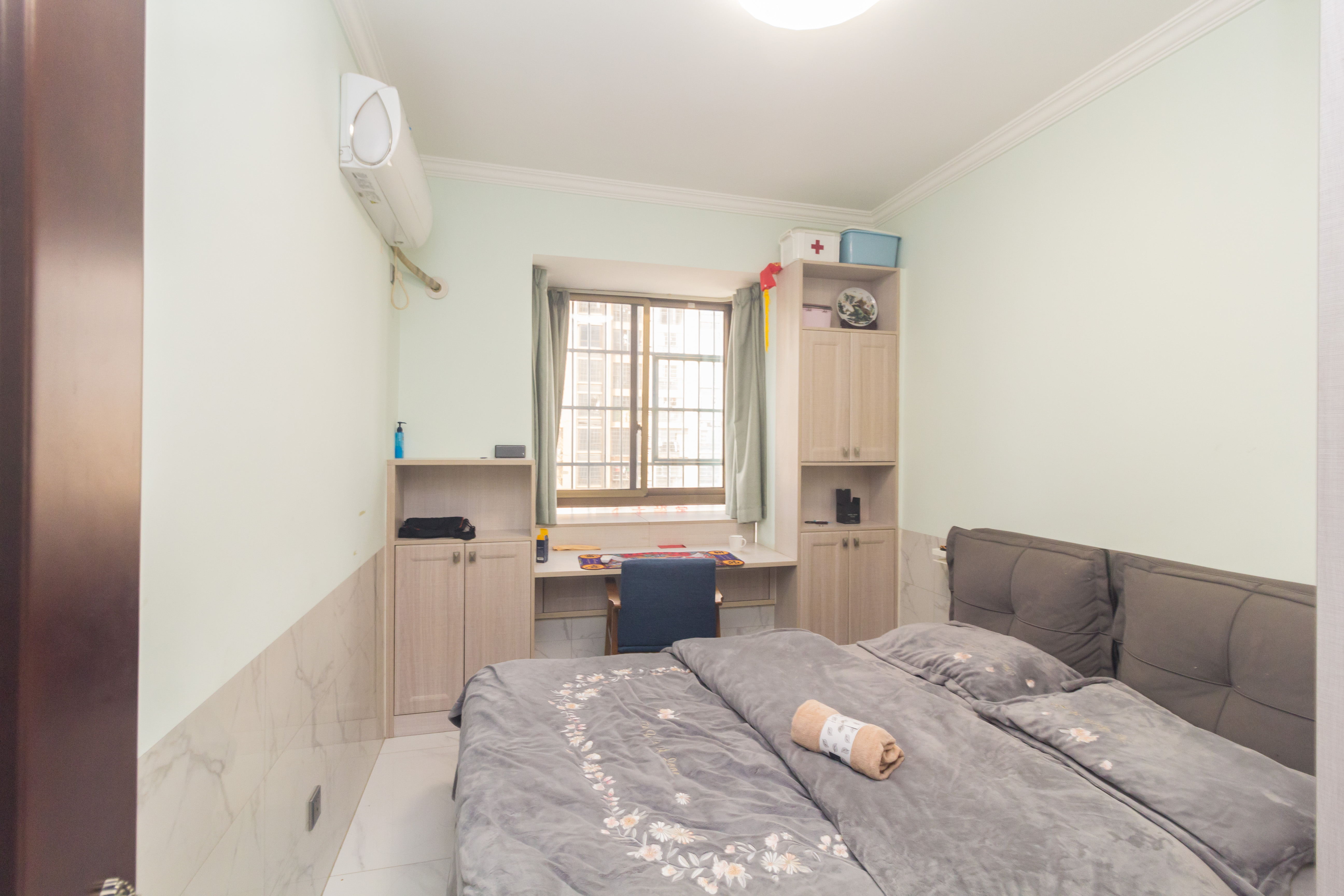 和泉嘉园 4室2厅2卫 157.00万 和泉嘉园 4室2厅2卫 157.00万卧室