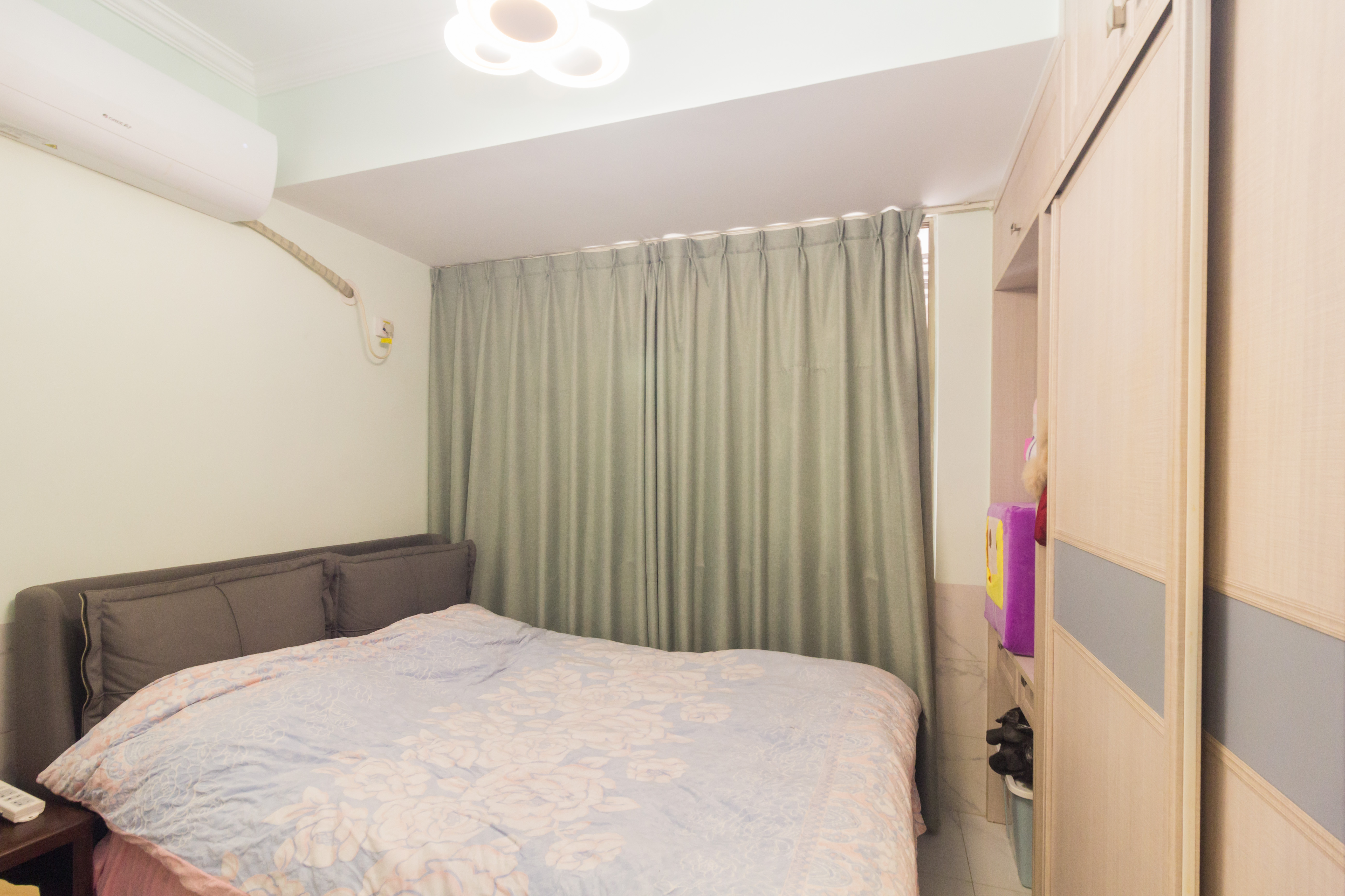 和泉嘉园 4室2厅2卫 157.00万 和泉嘉园 4室2厅2卫 157.00万卧室