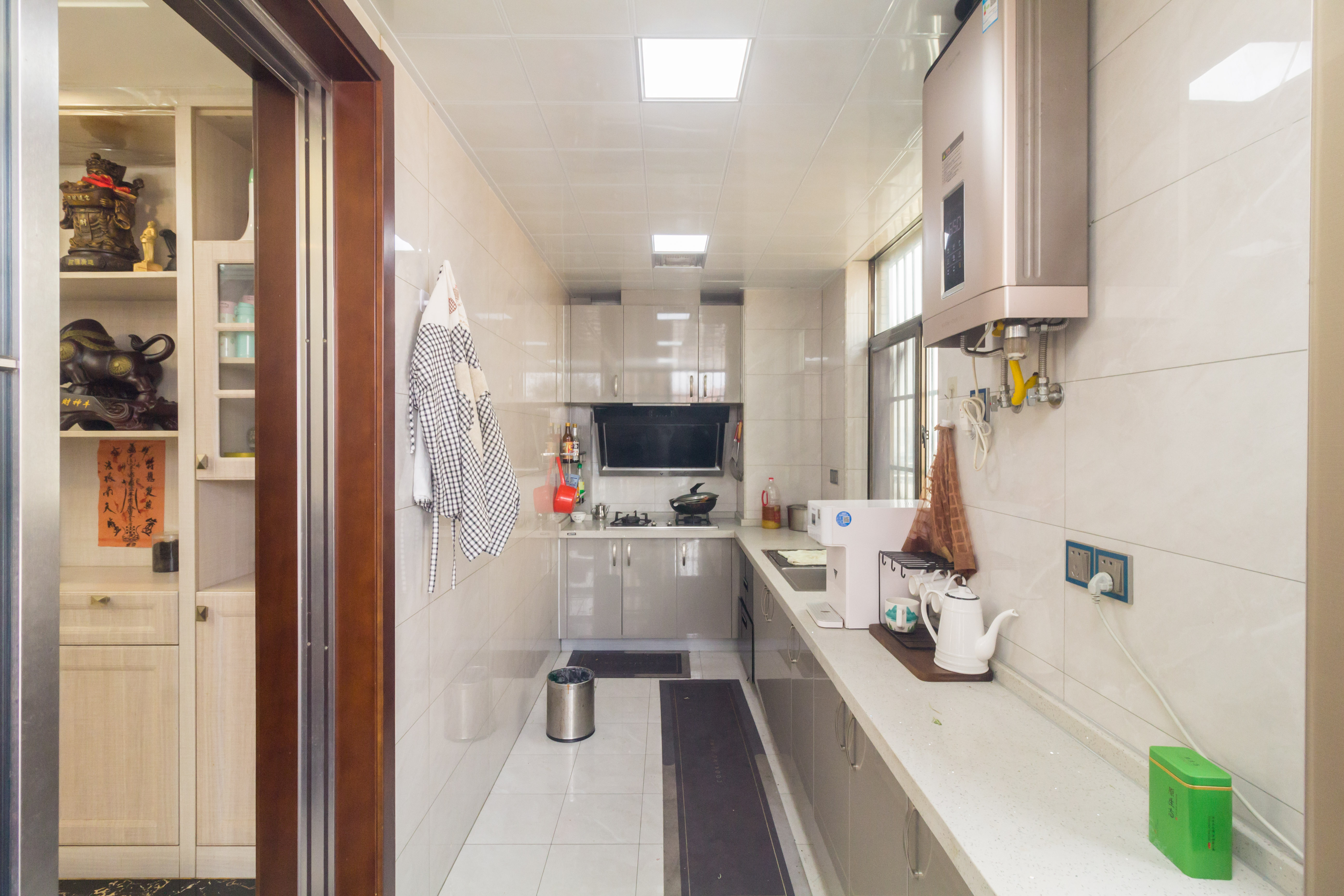 和泉嘉园  4室2厅2卫   157.00万厨房