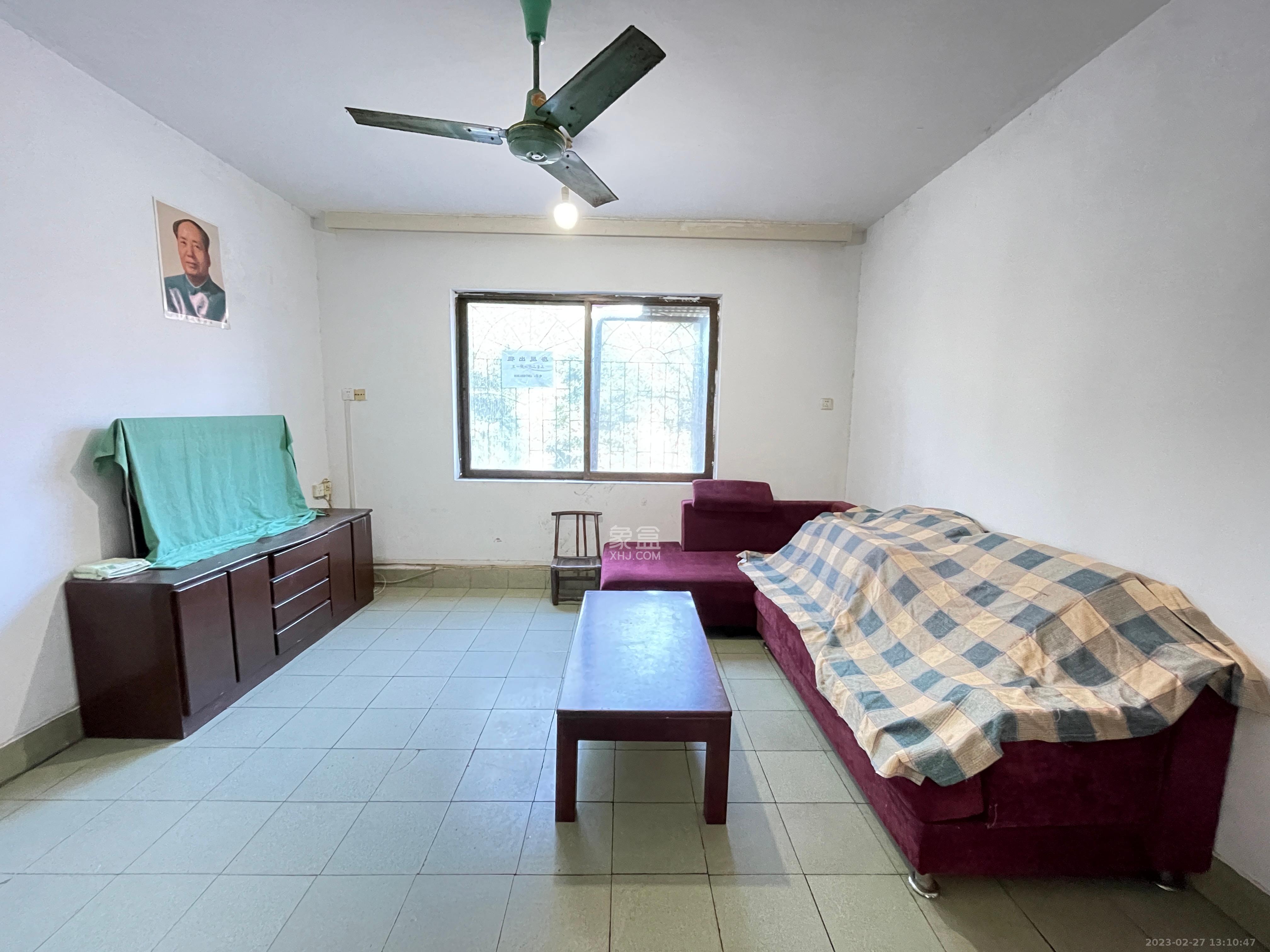 林科大教师单位房  3室2厅1卫    2300.0元/月室内图1