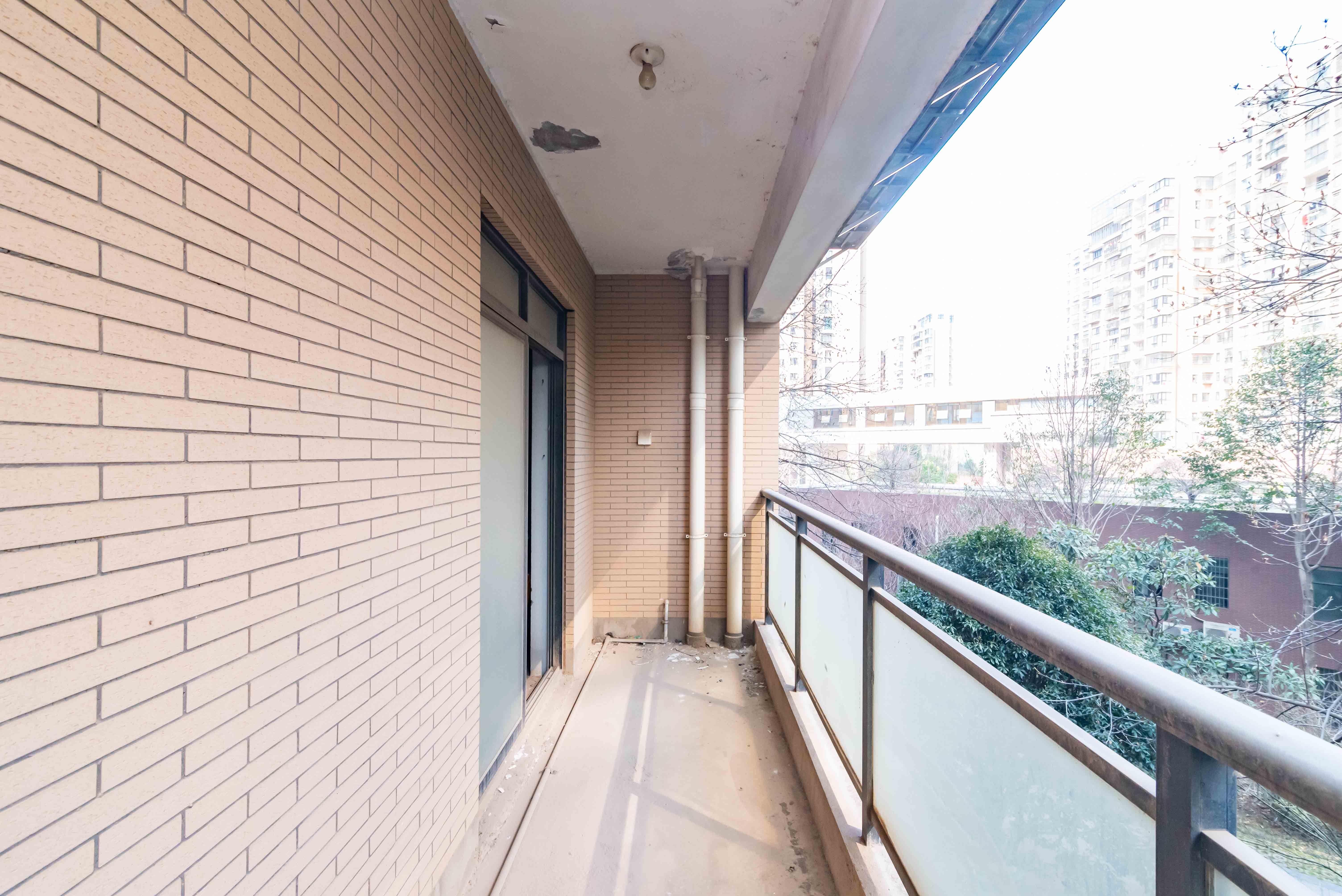 长大卧琥 4室2厅2卫 130.00万 长大卧琥 4室2厅2卫 130.00万阳台