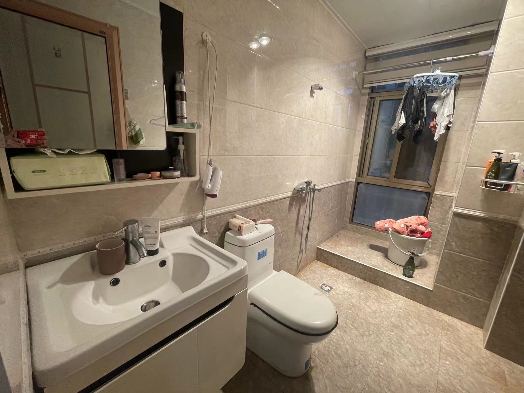 泰山公馆 3室2厅2卫 88.0万 泰山公馆 3室2厅2卫 88.0万室内图