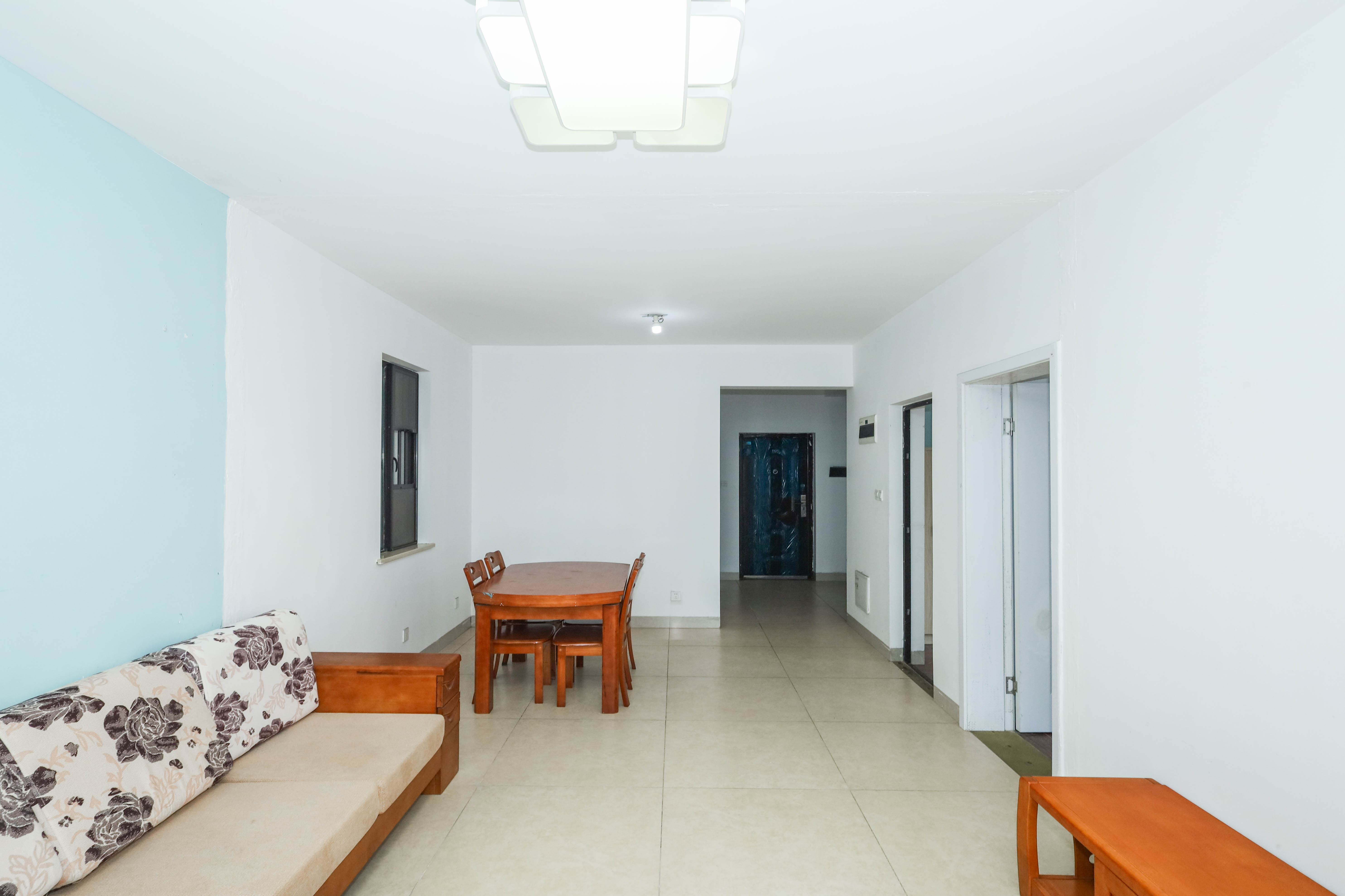 中国铁建梅溪青秀二期  3室2厅2卫    140.0万客厅