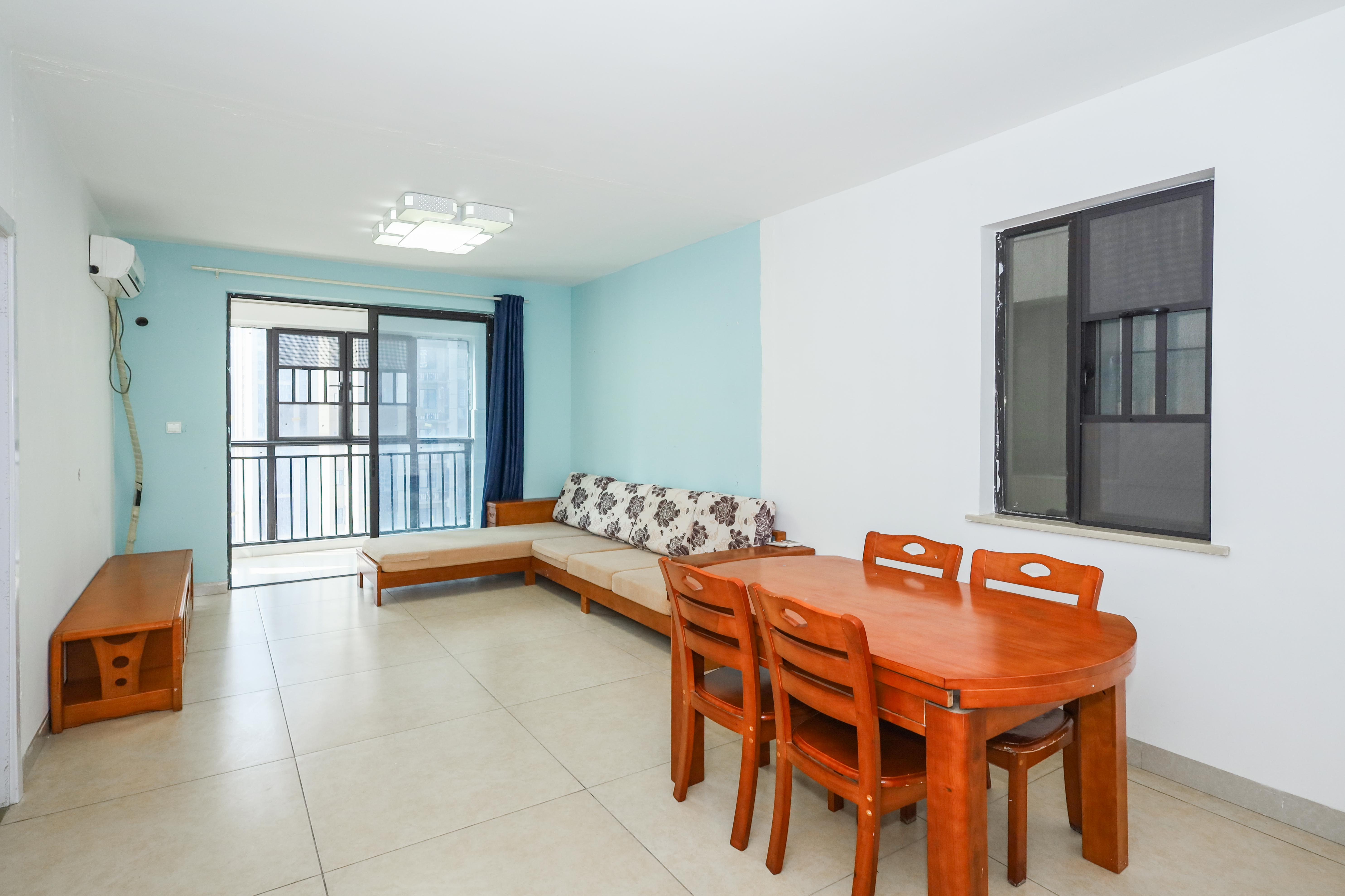 中国铁建梅溪青秀二期  3室2厅2卫    140.0万客厅