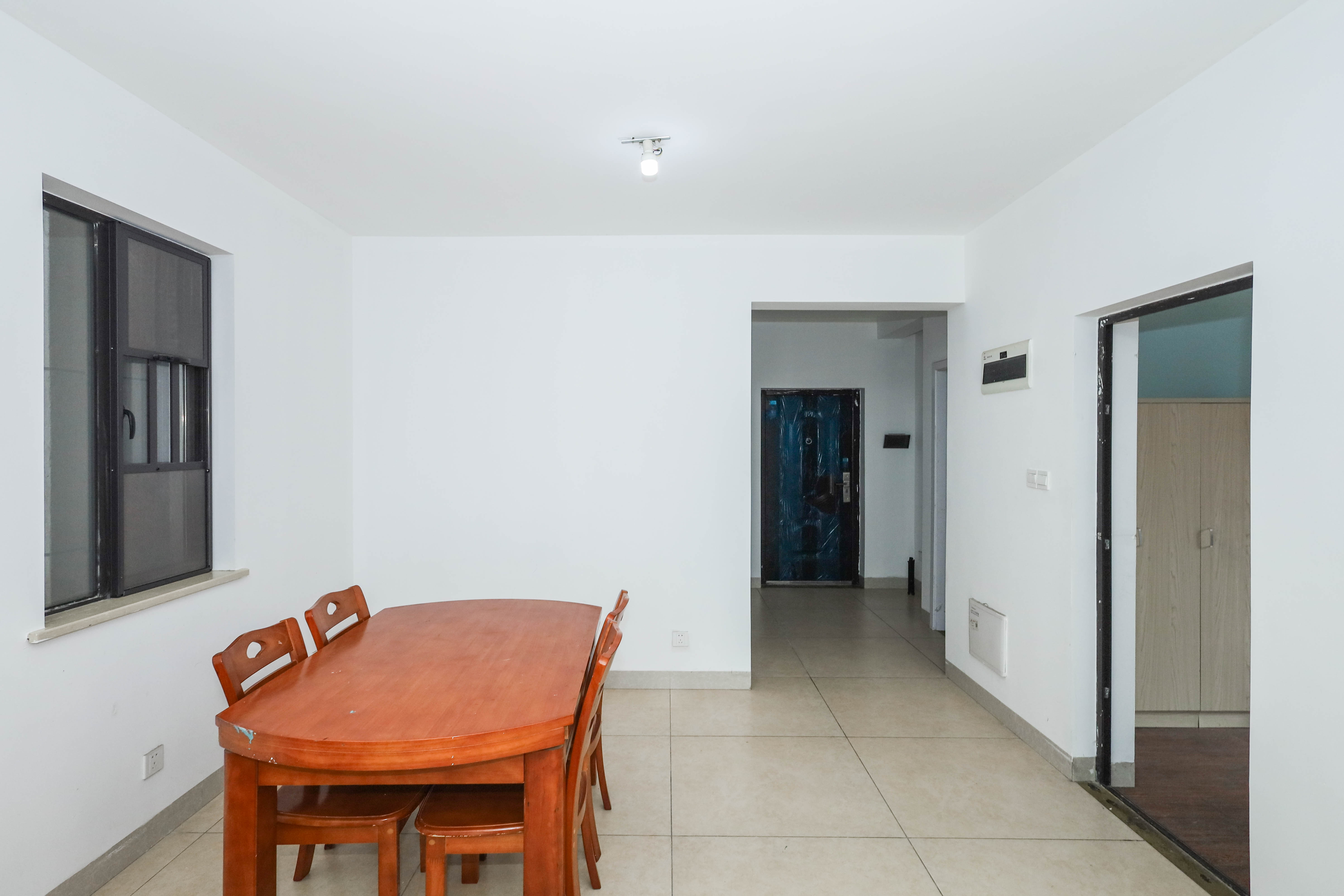 中国铁建梅溪青秀二期  3室2厅2卫    140.0万客厅