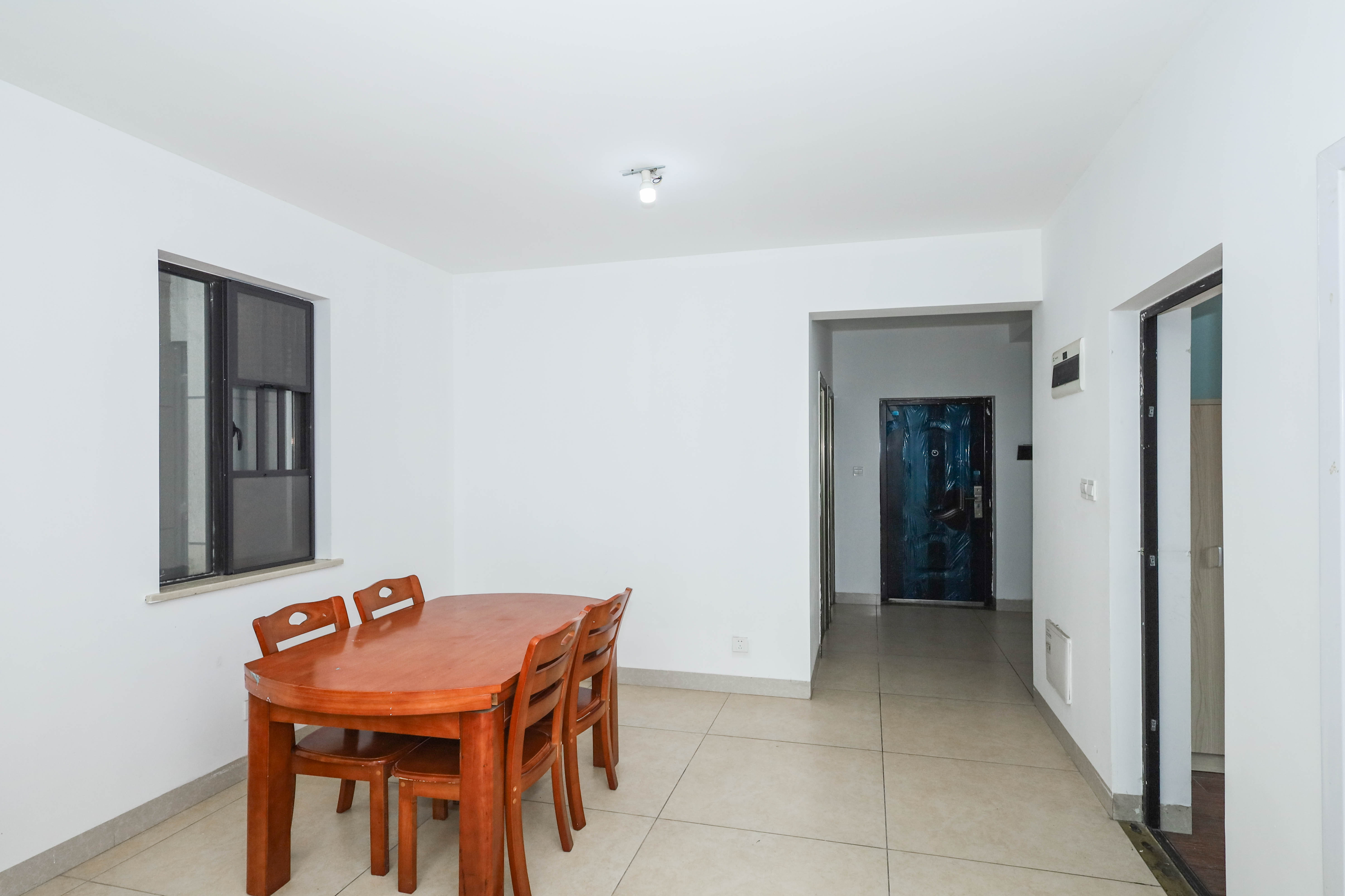 中国铁建梅溪青秀二期  3室2厅2卫    140.0万客厅