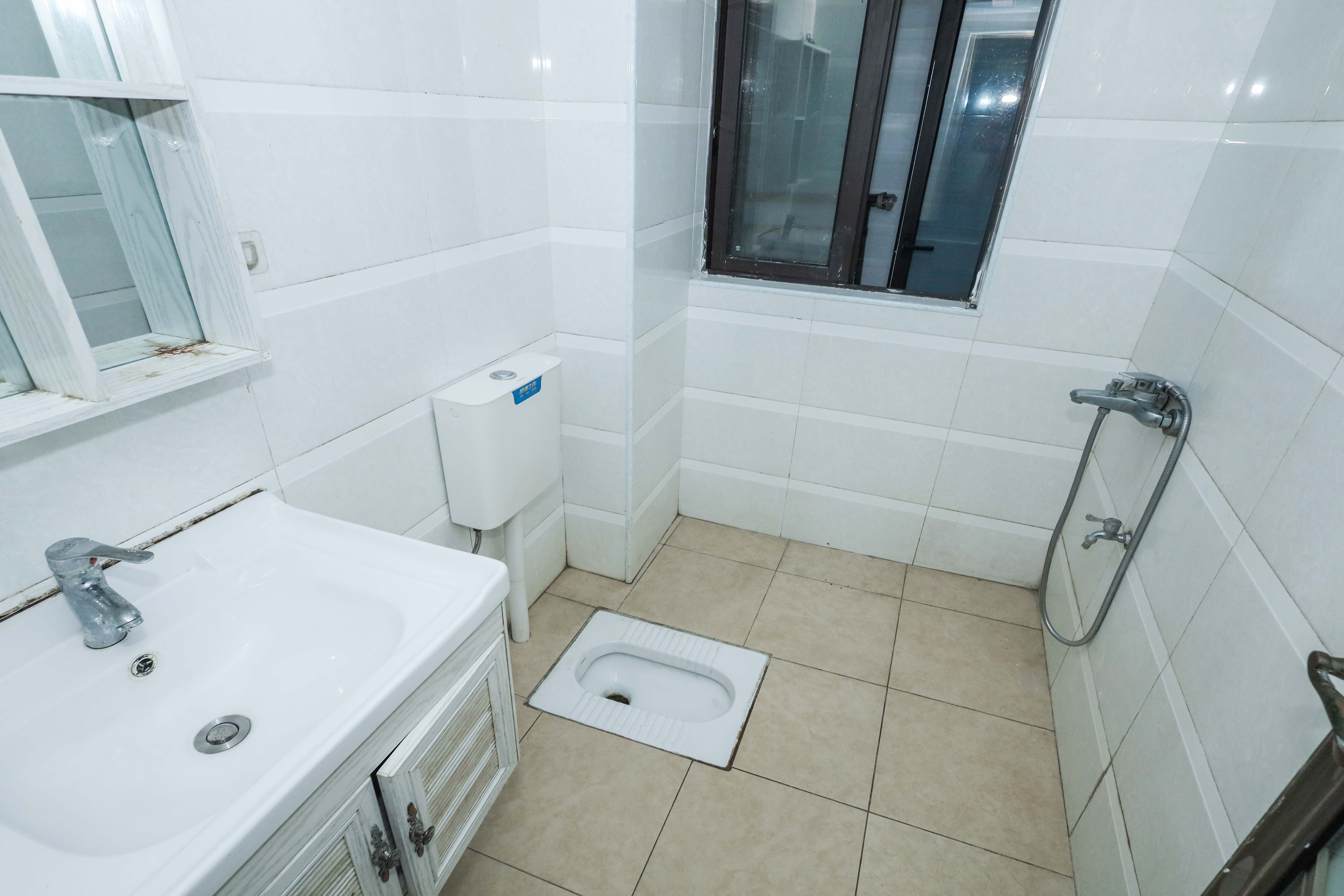 中国铁建梅溪青秀二期  3室2厅2卫    140.0万卫生间