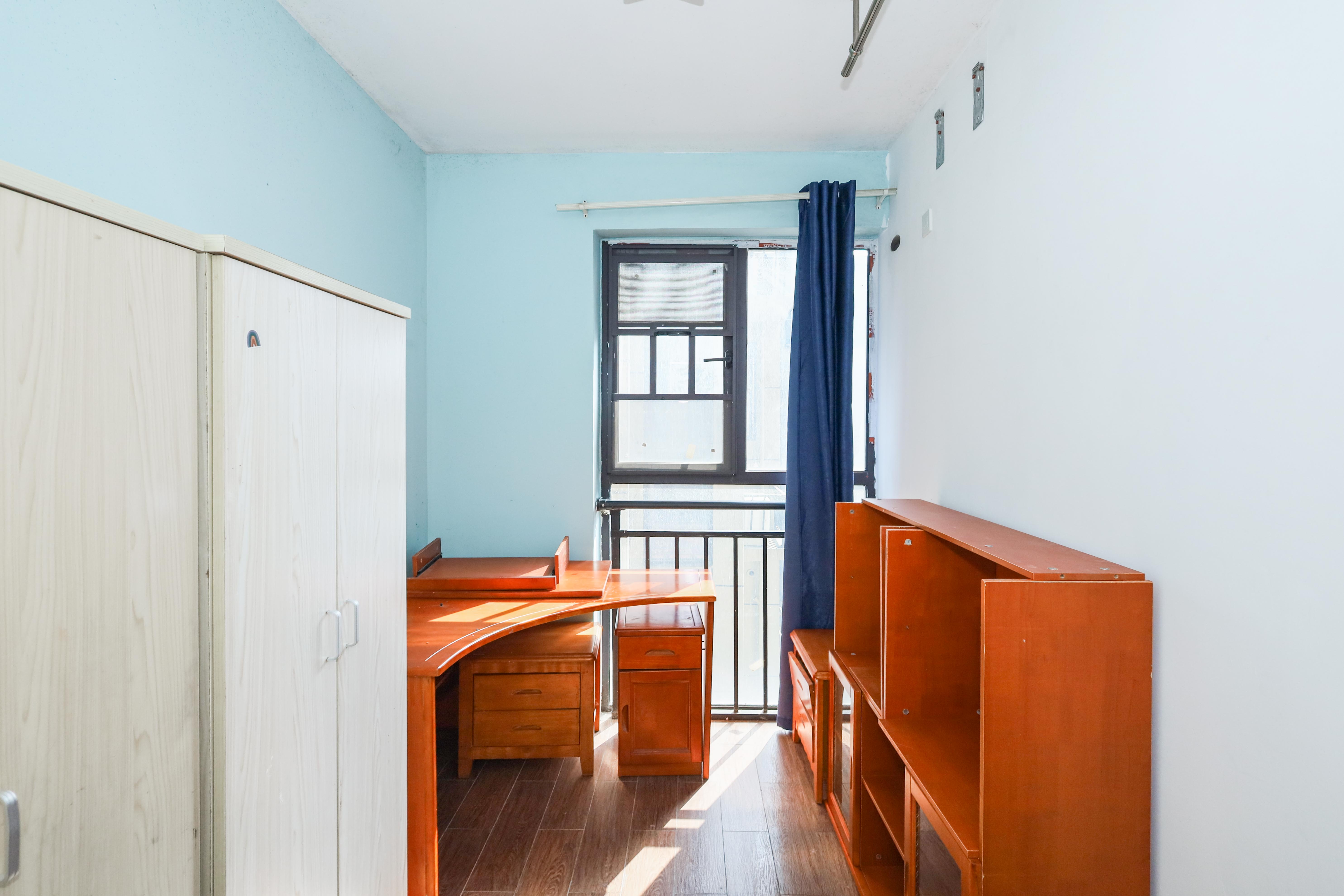 中国铁建梅溪青秀二期  3室2厅2卫    140.0万卧室