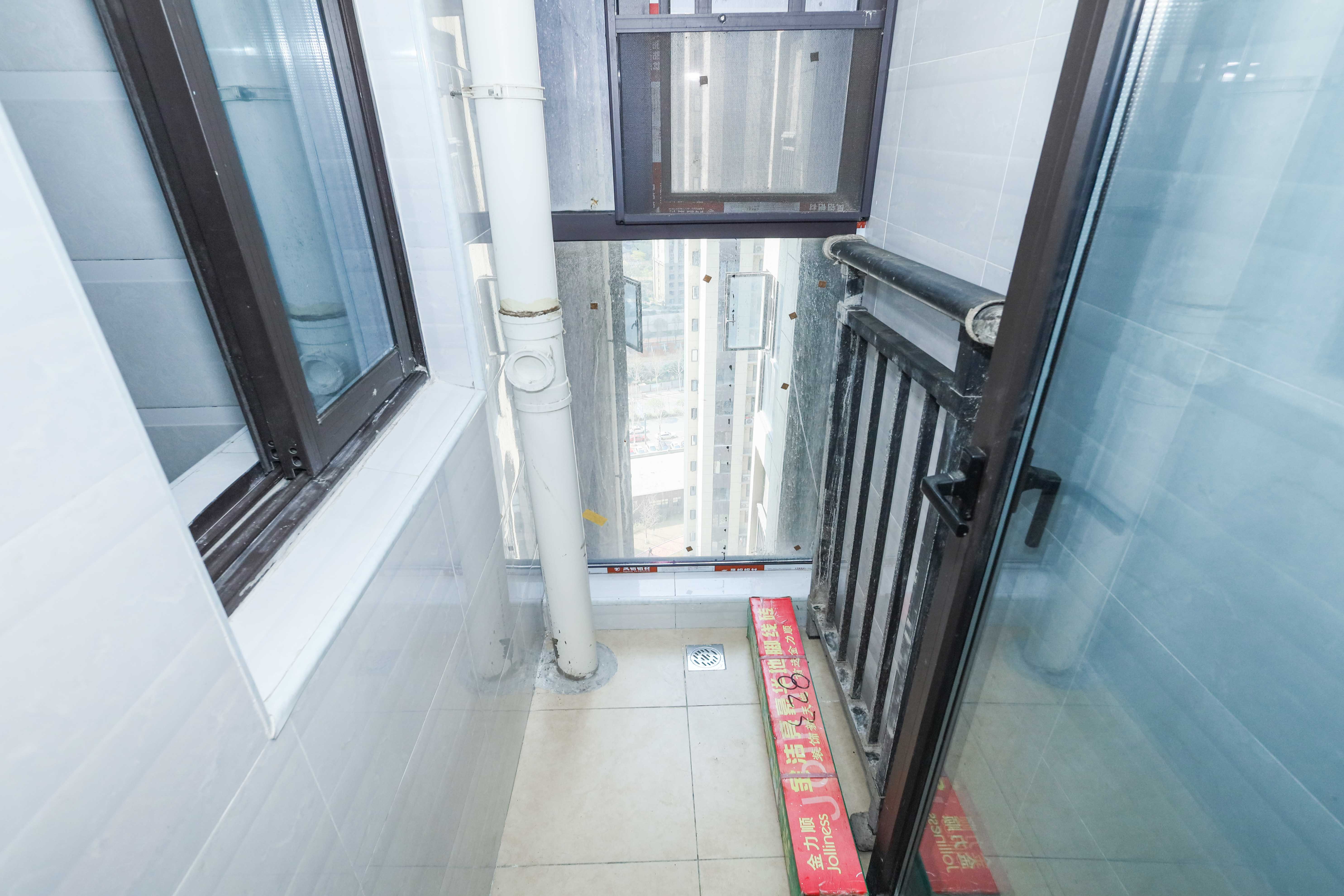 中国铁建梅溪青秀二期  3室2厅2卫    140.0万阳台