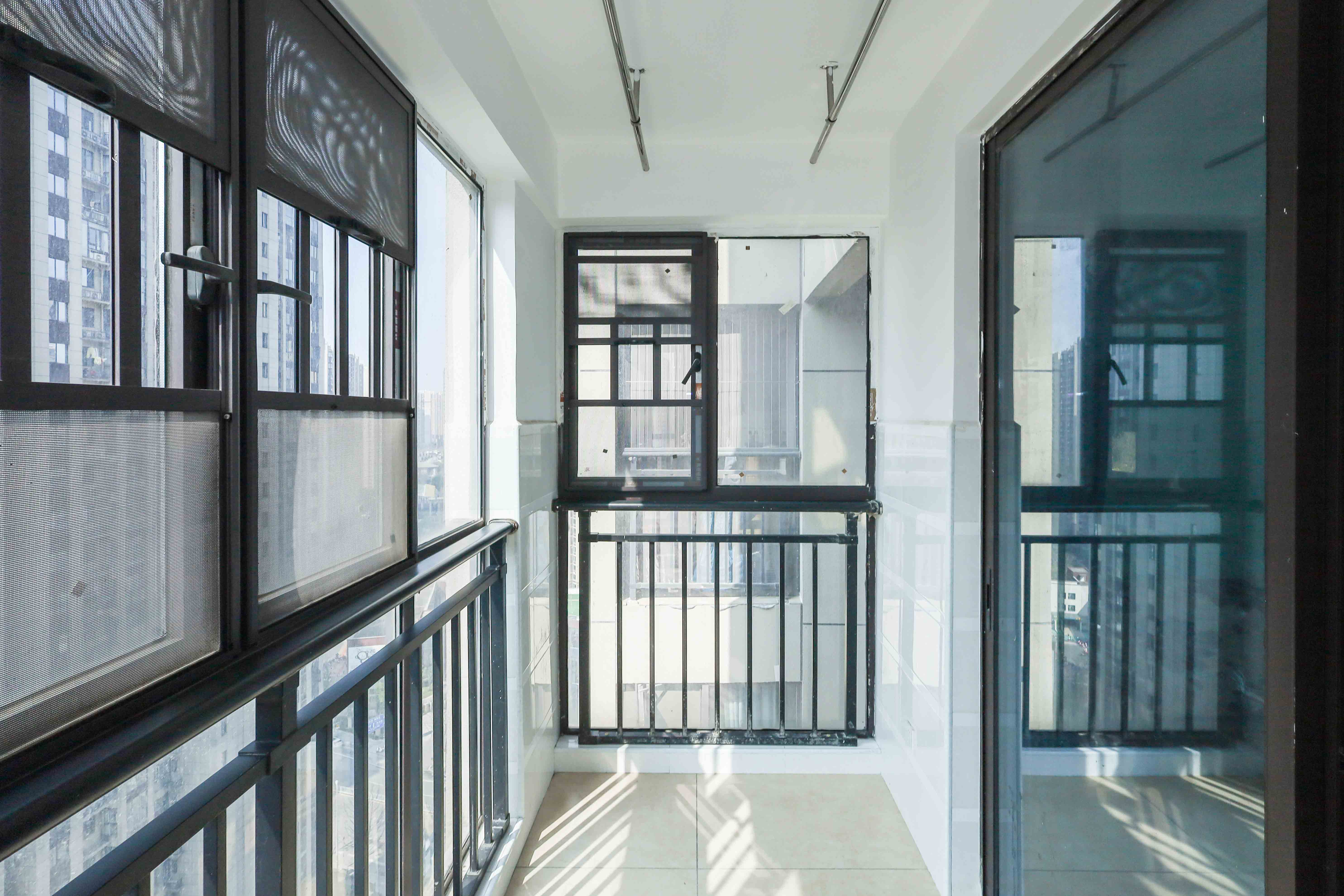 中国铁建梅溪青秀二期  3室2厅2卫    140.0万阳台