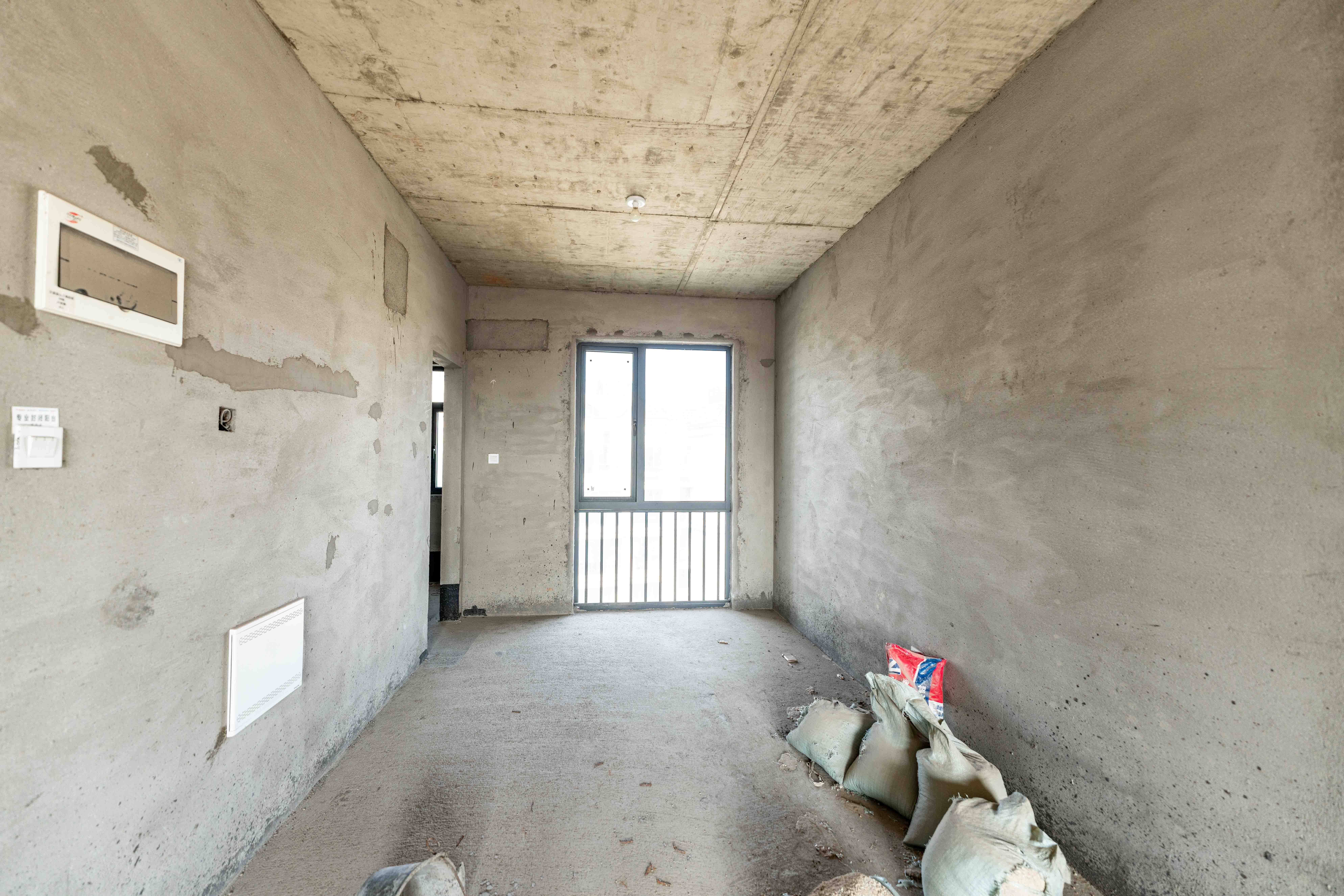 五矿万境蓝山  4室2厅2卫    180.0万客厅