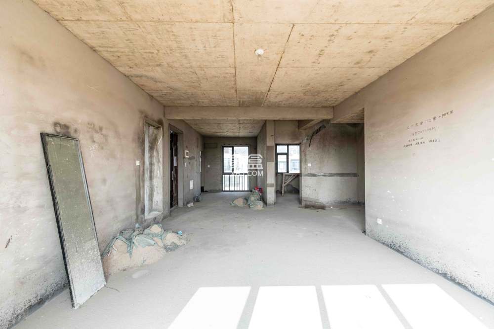 五矿万境蓝山  4室2厅2卫   175.00万